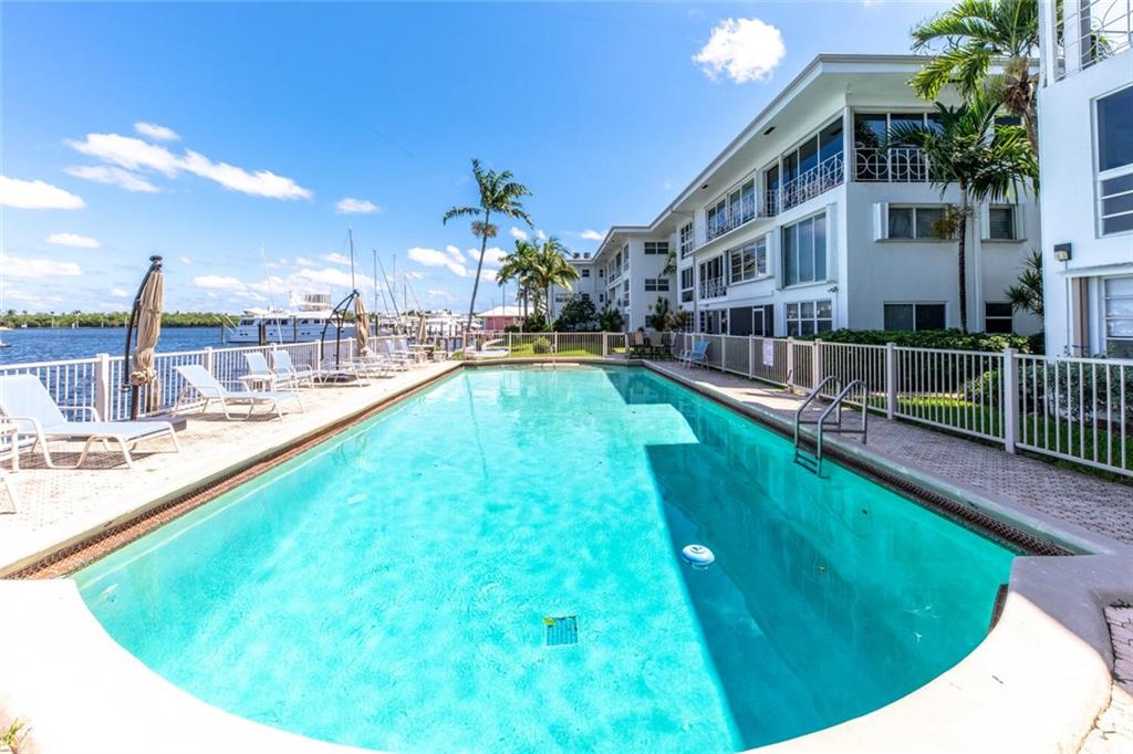 SUNRISE BAY CLUB - Residential