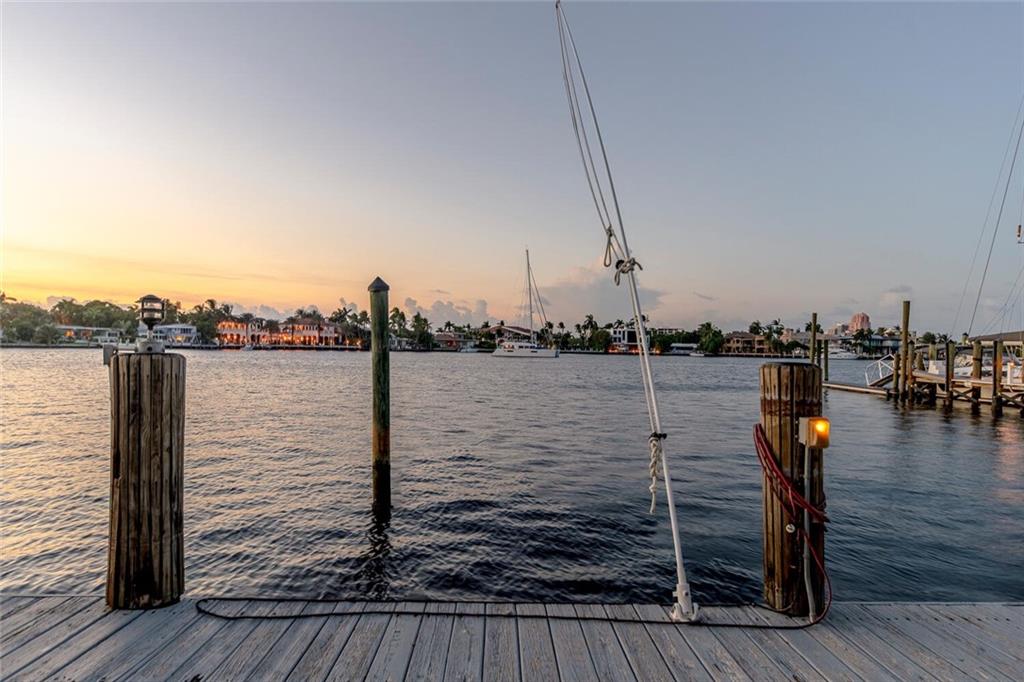 SUNRISE BAY CLUB - Residential