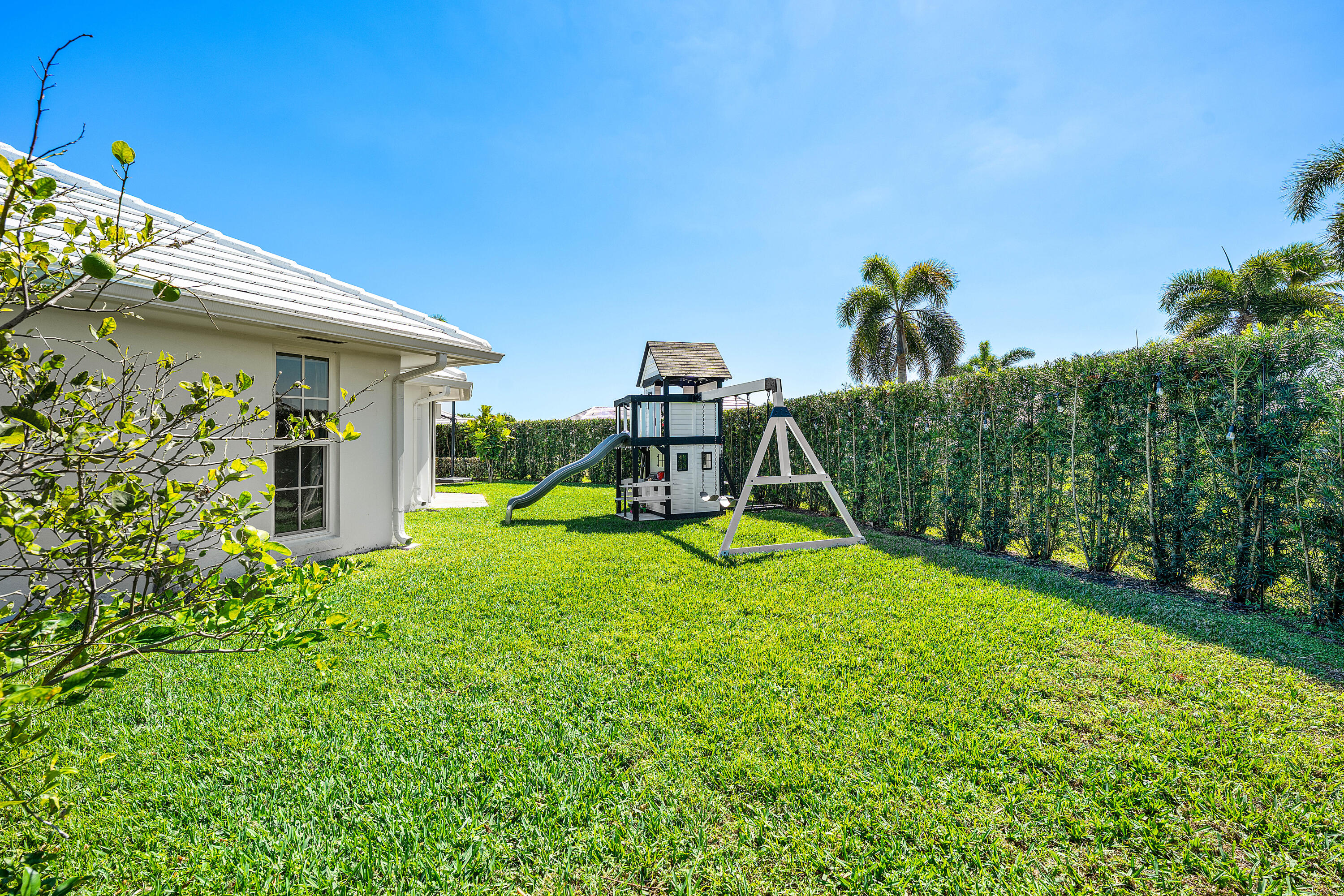 COLONY KEY VILLAS AT ATLANTIS - Residential