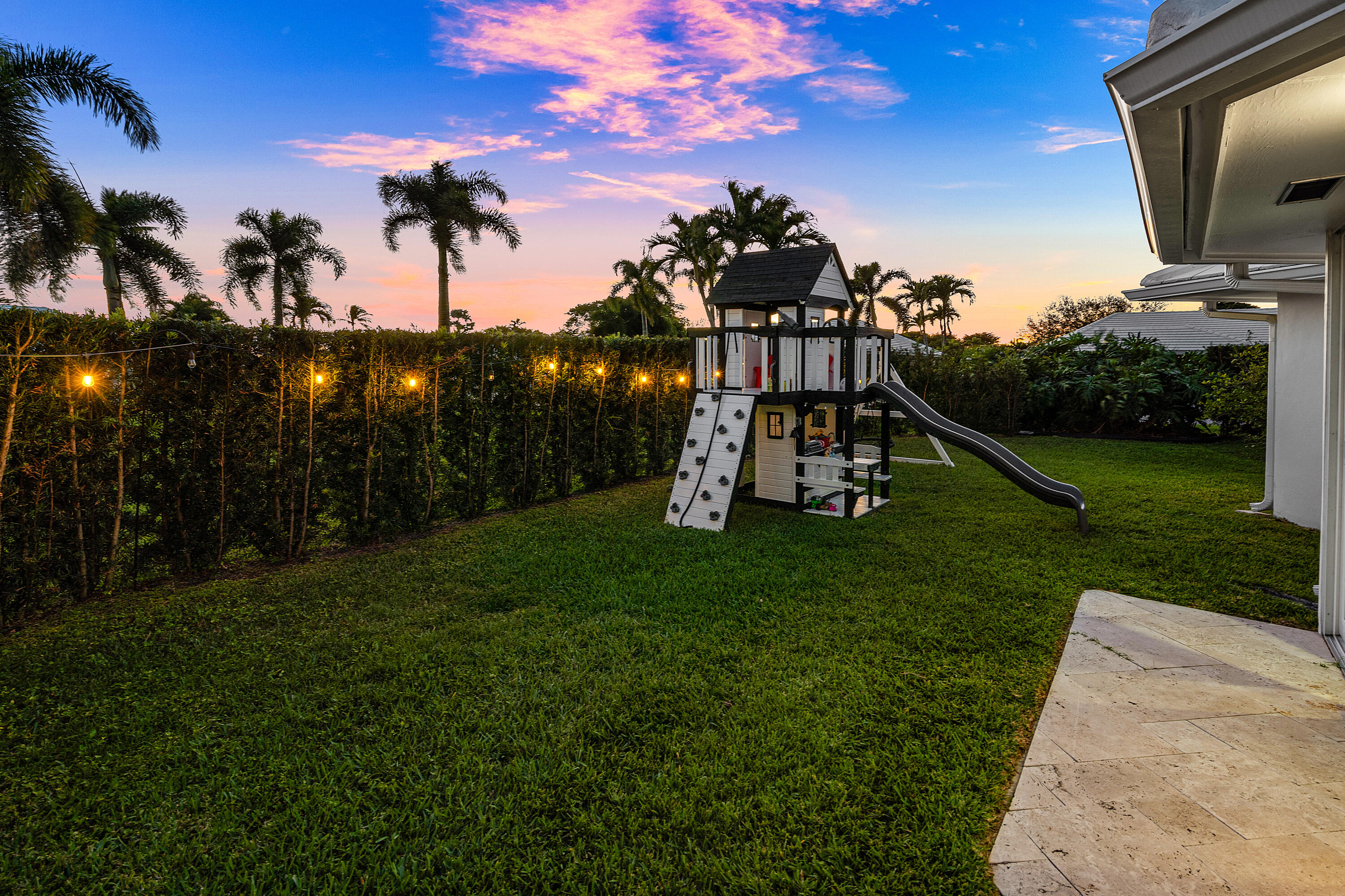 COLONY KEY VILLAS AT ATLANTIS - Residential