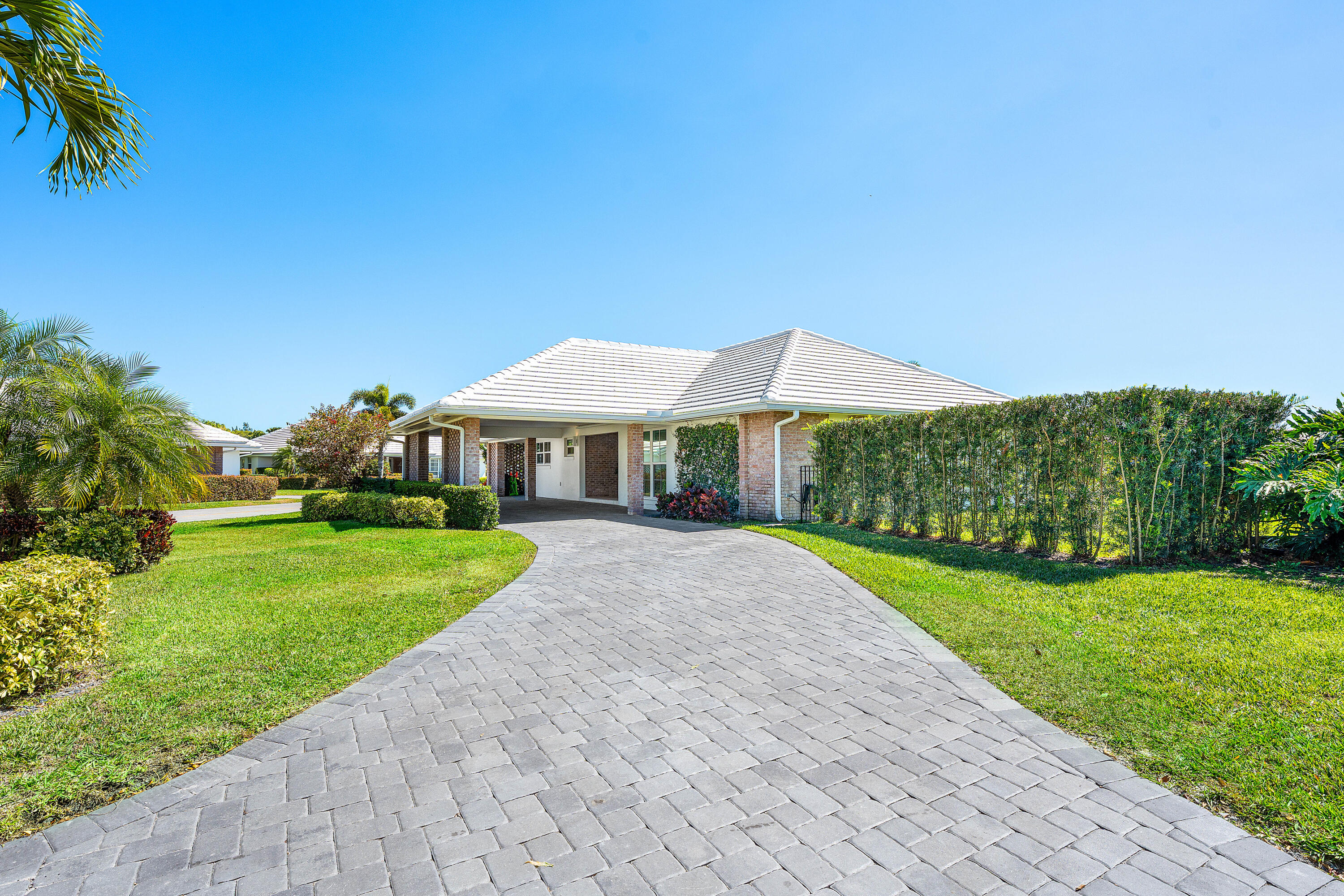 COLONY KEY VILLAS AT ATLANTIS - Residential