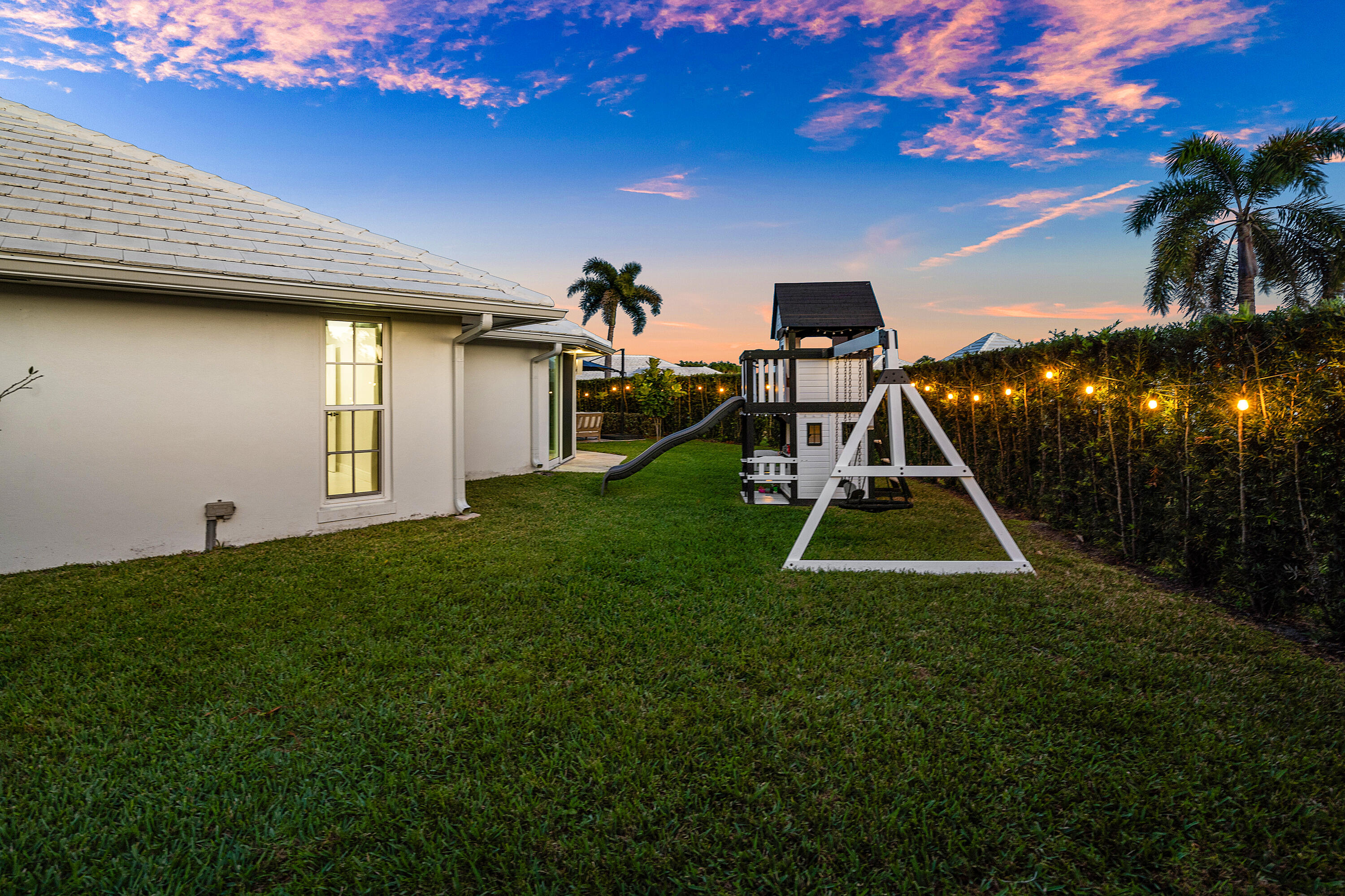 COLONY KEY VILLAS AT ATLANTIS - Residential