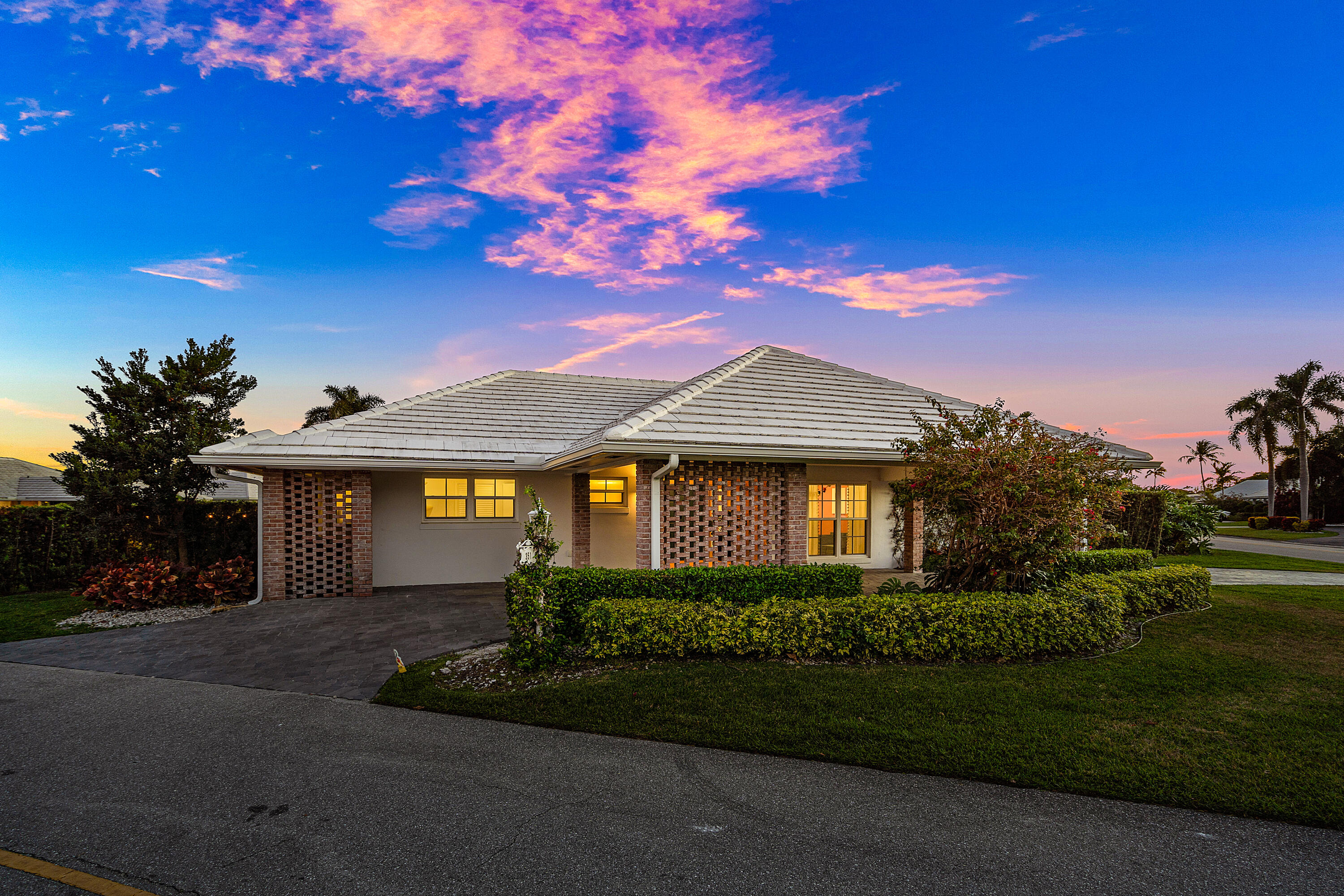 COLONY KEY VILLAS AT ATLANTIS - Residential
