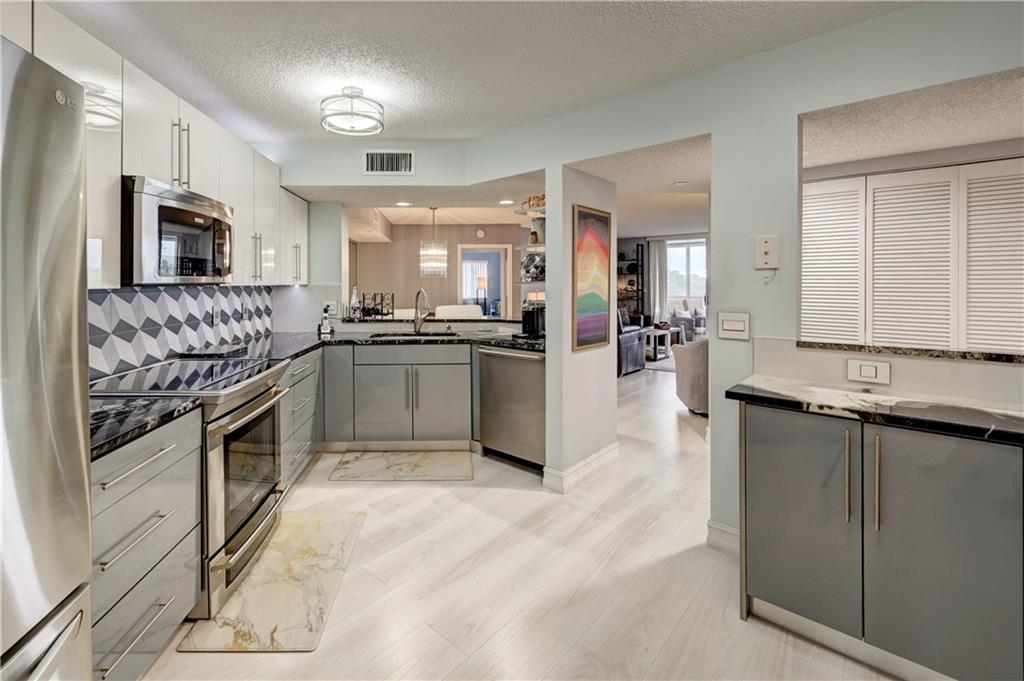 WELDON D CONDO - Residential