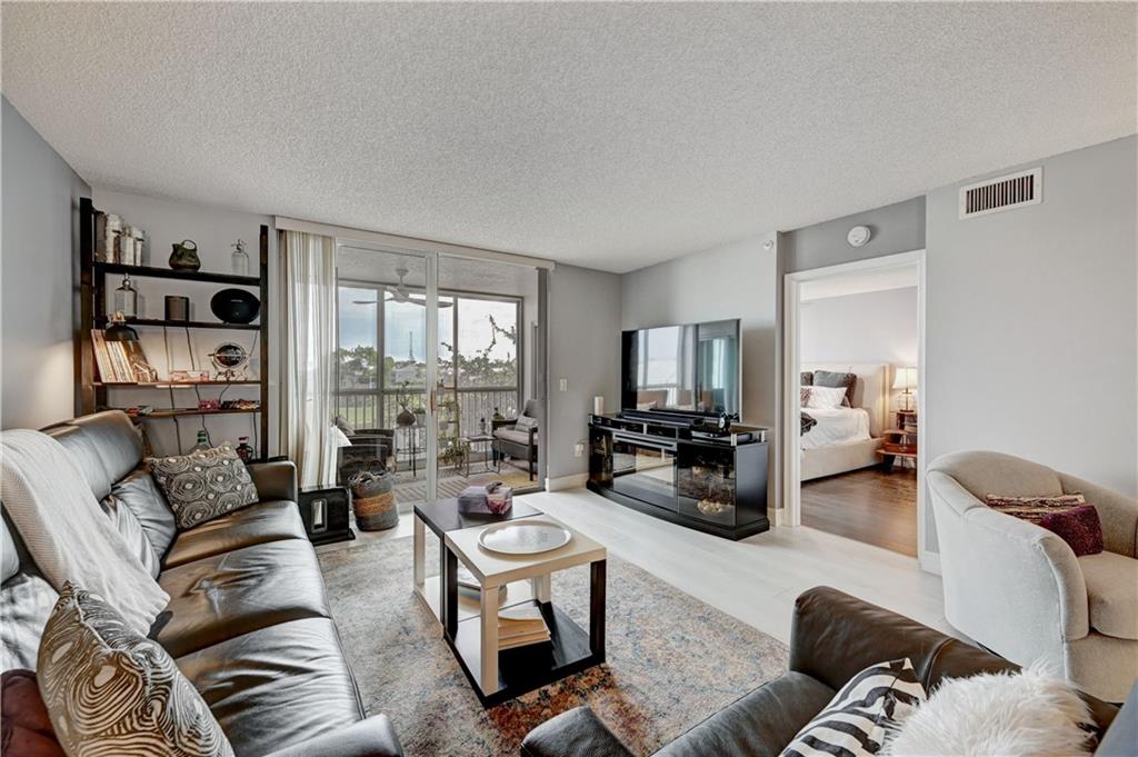 WELDON D CONDO - Residential