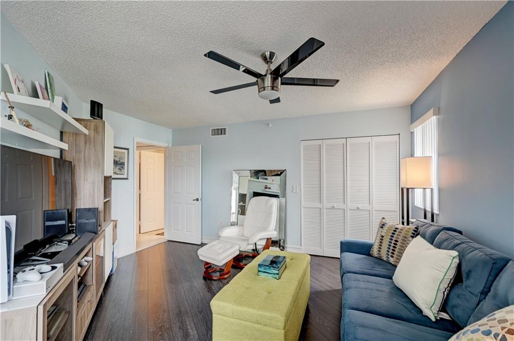 WELDON D CONDO - Residential