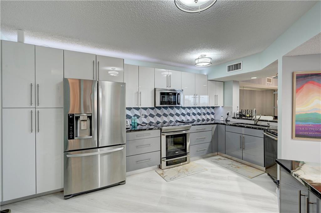 WELDON D CONDO - Residential