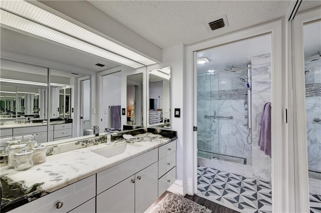 WELDON D CONDO - Residential