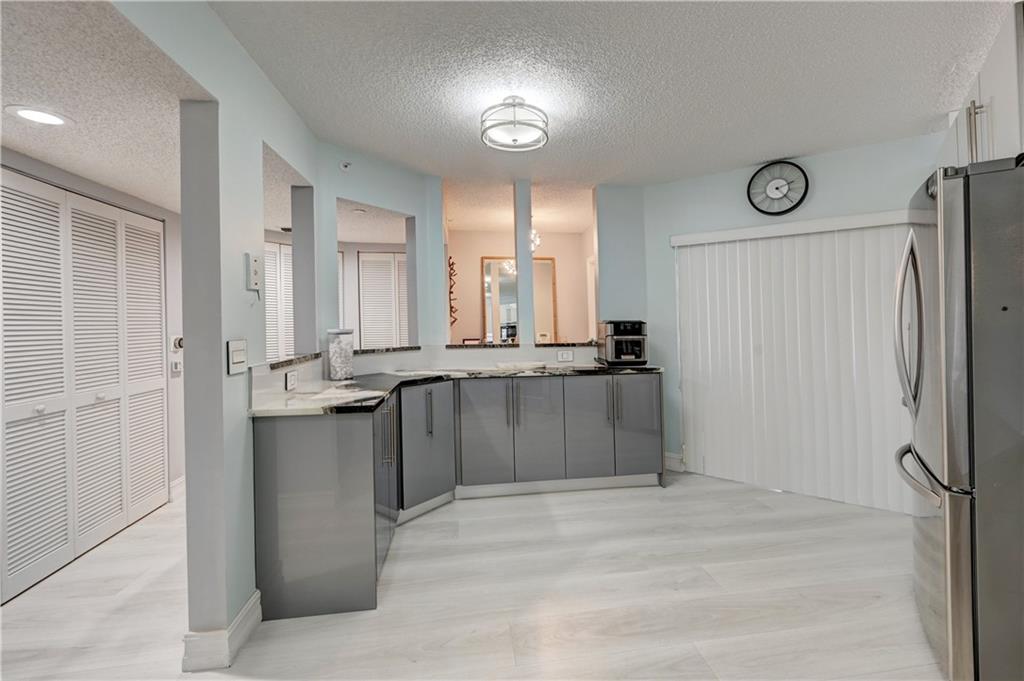 WELDON D CONDO - Residential