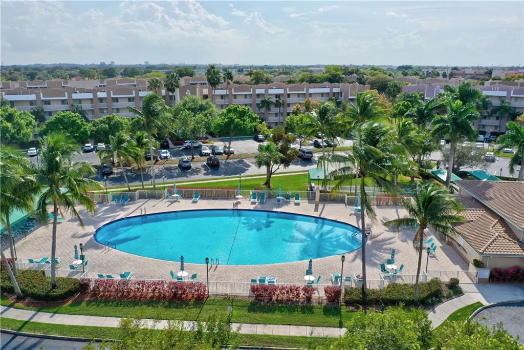 WELDON D CONDO - Residential