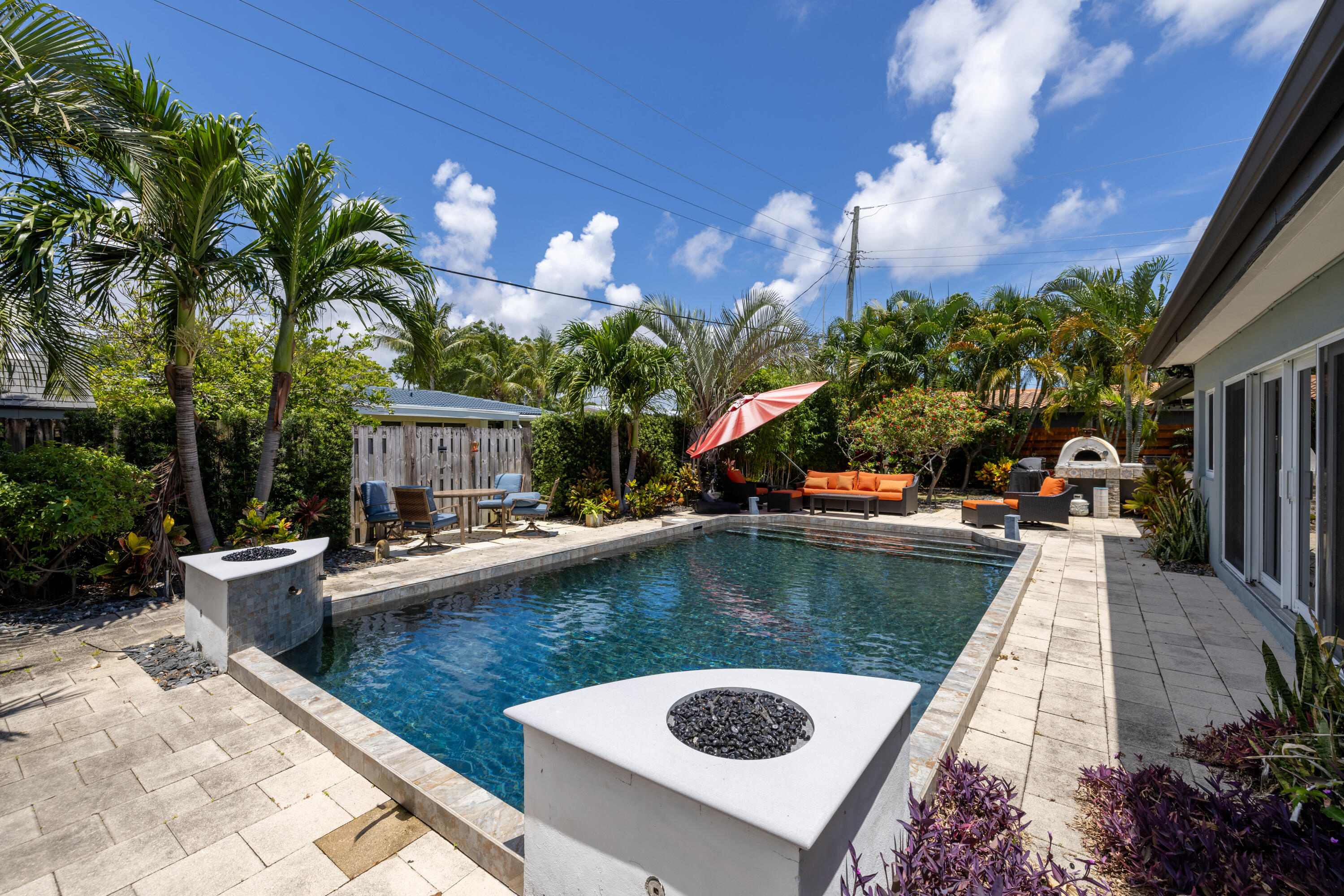 CORAL KEY VILLAS 2ND SEC - Residential