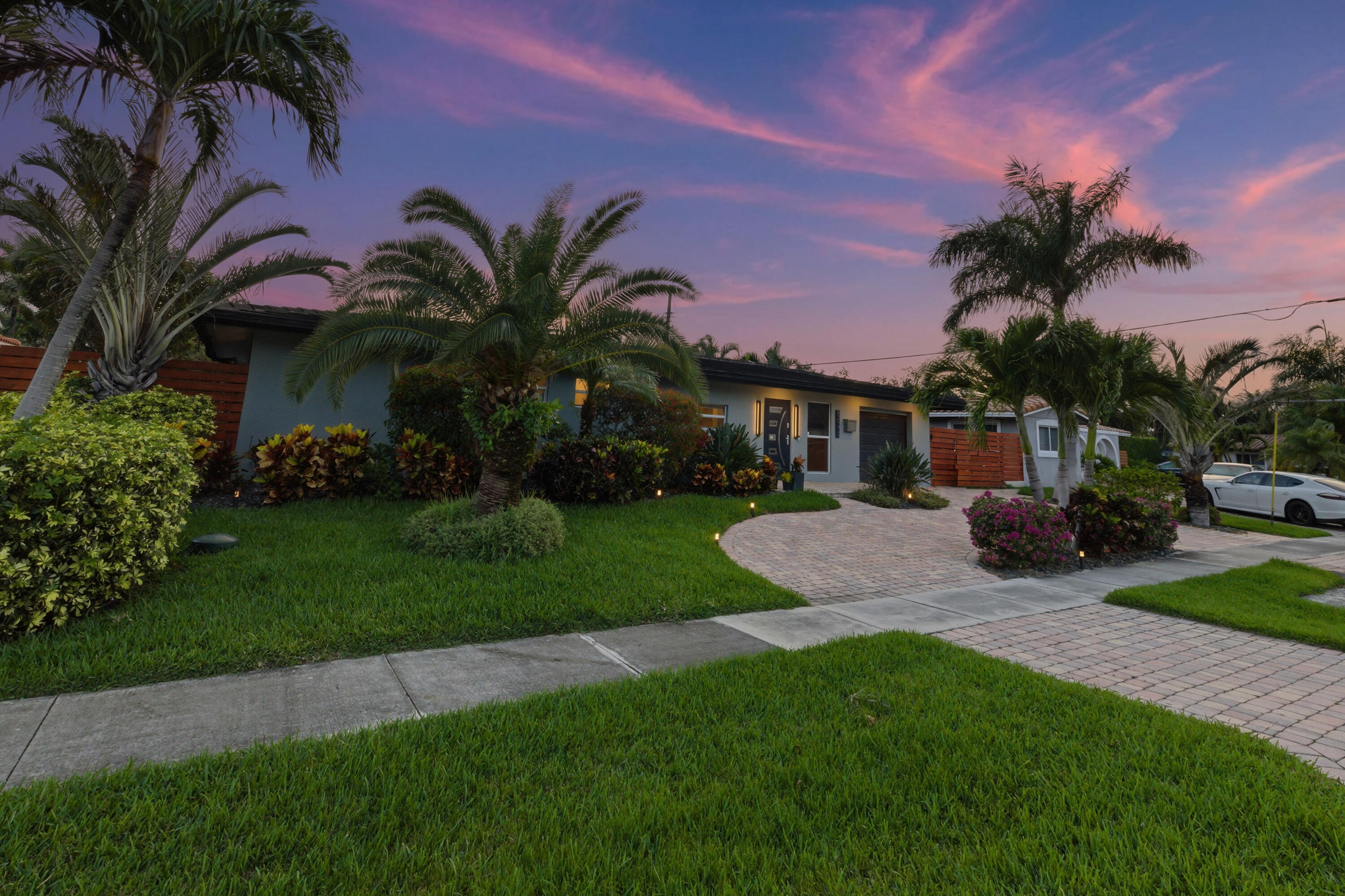 CORAL KEY VILLAS 2ND SEC - Residential