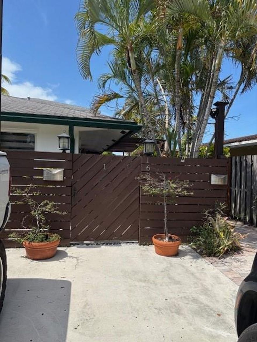 Large Townhome with huge private fenced in backyard perfect for pets -- feels like your own single family 
home on a beautiful street surrounded by multi-million dollar homes. Very private and secure, with tons of 
outdoor space. The unit has laminate floors, great kitchen, separate laundry room, and has been recently 
painted. Can be delivered furnished if necessary. One of the best locations of Victoria Park walking 
Distance to Las Olas and downtown, minutes to the beach! 2 Private Parking spaces at your door.