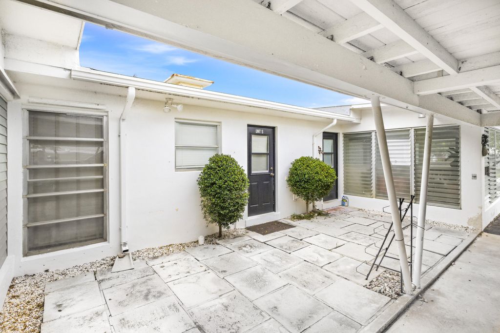 Photo of 622 Allen Avenue, Delray Beach, FL 33483 (MLS # B26005839)
