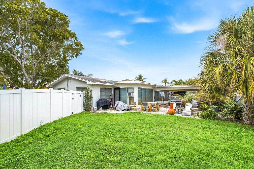 Photo of 622 Allen Avenue, Delray Beach, FL 33483 (MLS # B26005839)