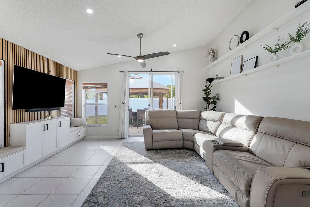 Photo of 1021 Fosters Mill Road, Boynton Beach, FL 33436 (MLS # R11141854)