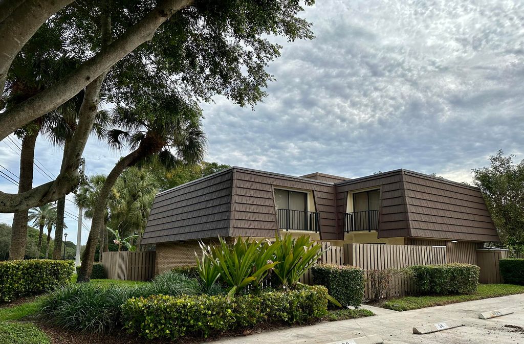 Photo of 117 1st Court, Palm Beach Gardens, FL 33410 (MLS # R10939130)