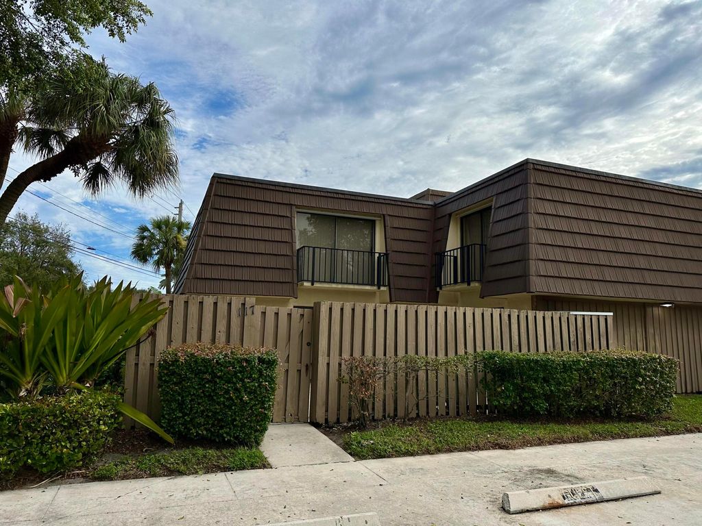 Photo of 117 1st Court, Palm Beach Gardens, FL 33410 (MLS # R10939130)