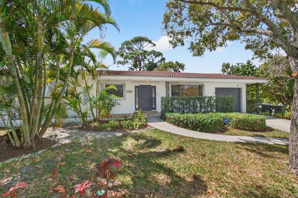Photo of 2101 Collier Avenue, Lake Worth Beach, FL 33461 (MLS # B26001769)
