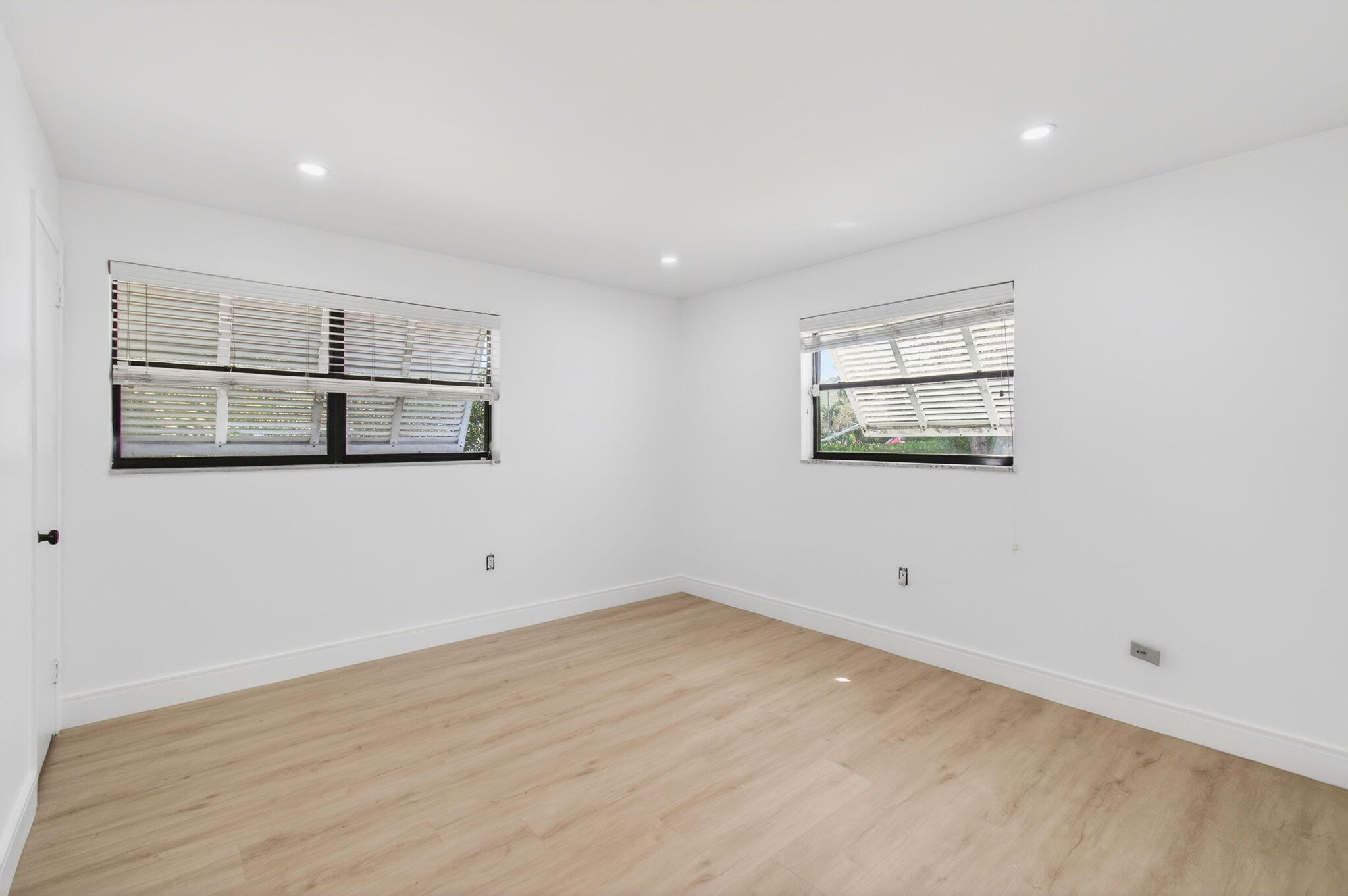 LAKE OSBORNE TERRACE - Residential