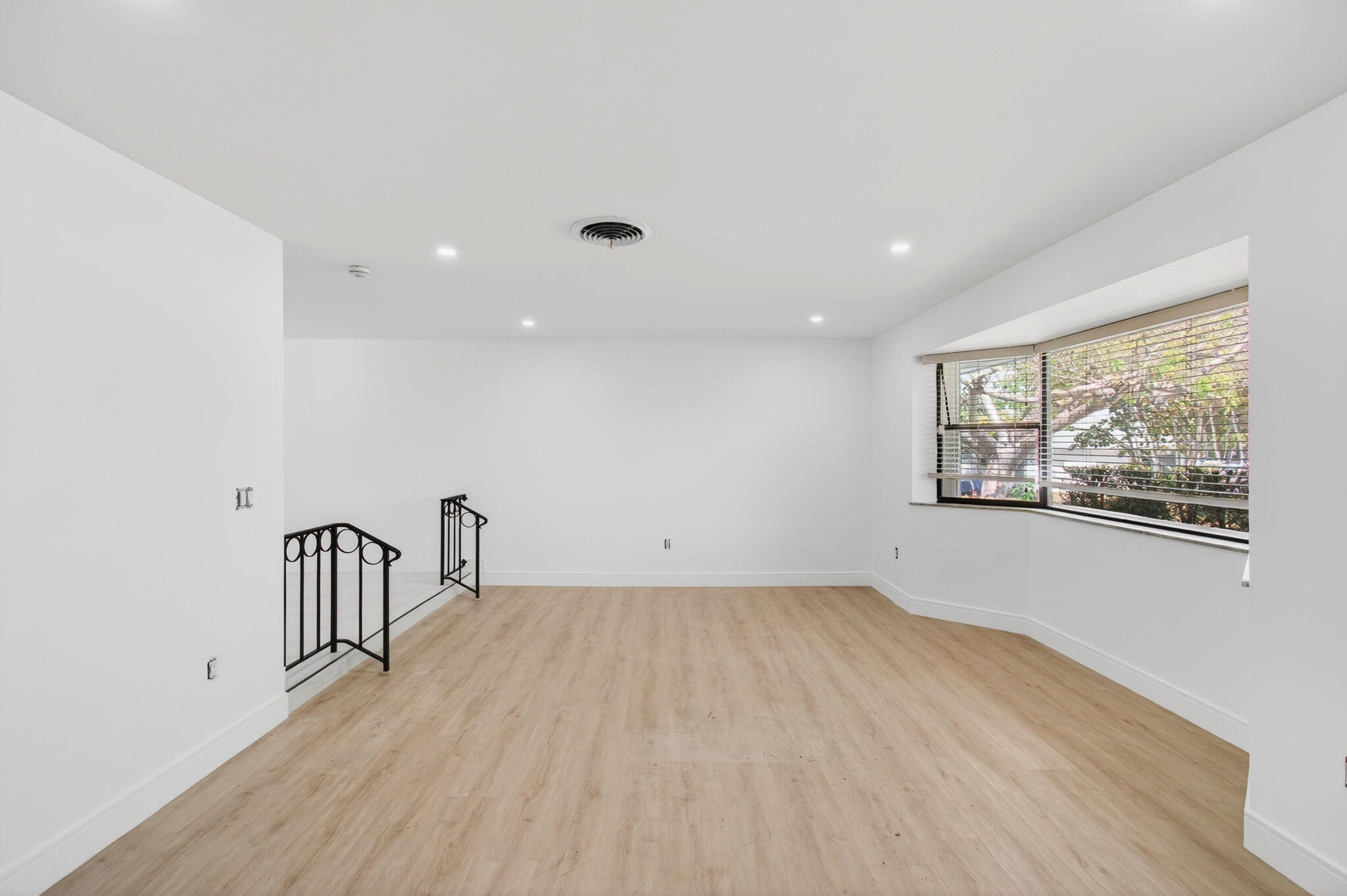 LAKE OSBORNE TERRACE - Residential