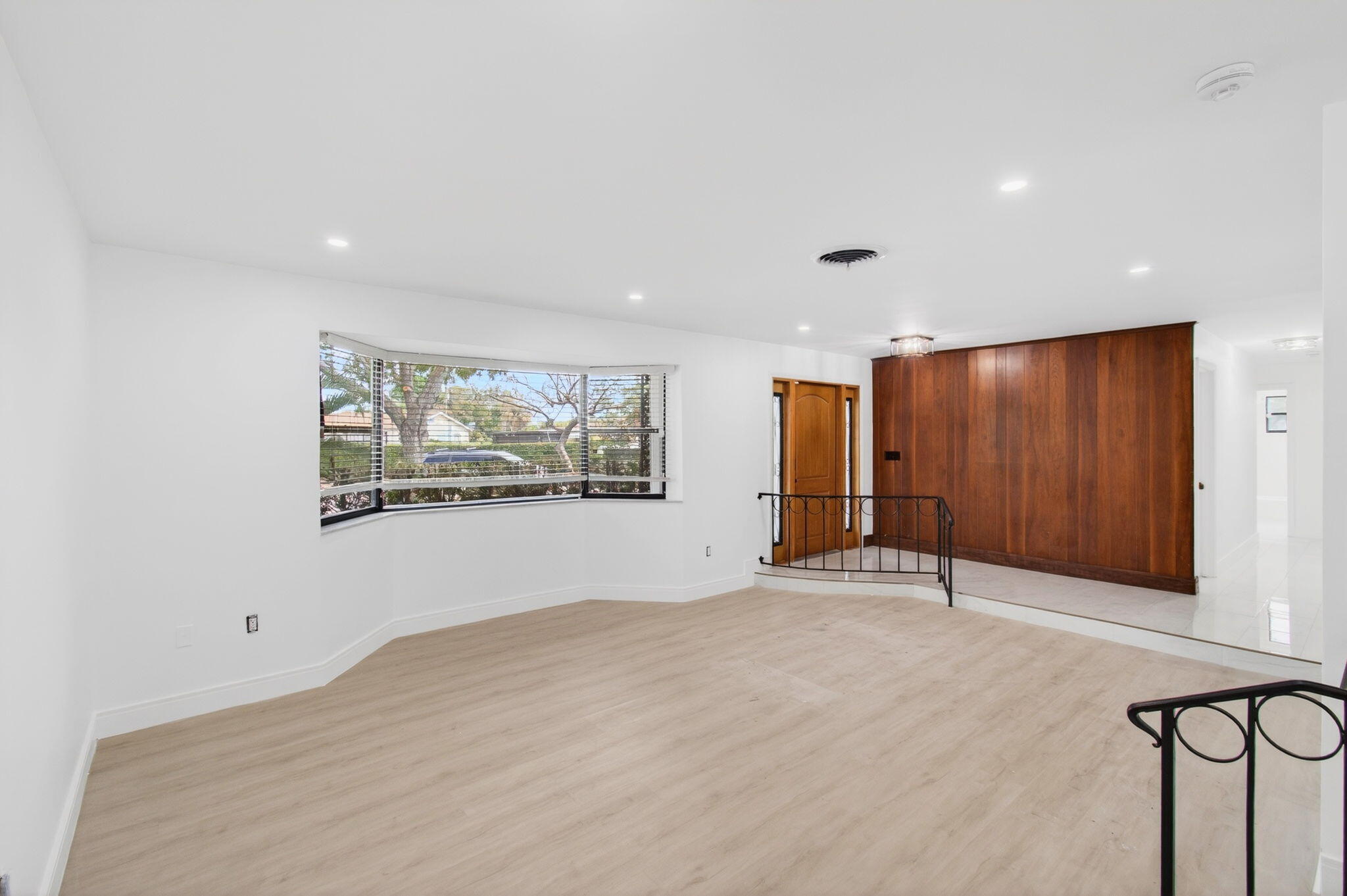 LAKE OSBORNE TERRACE - Residential