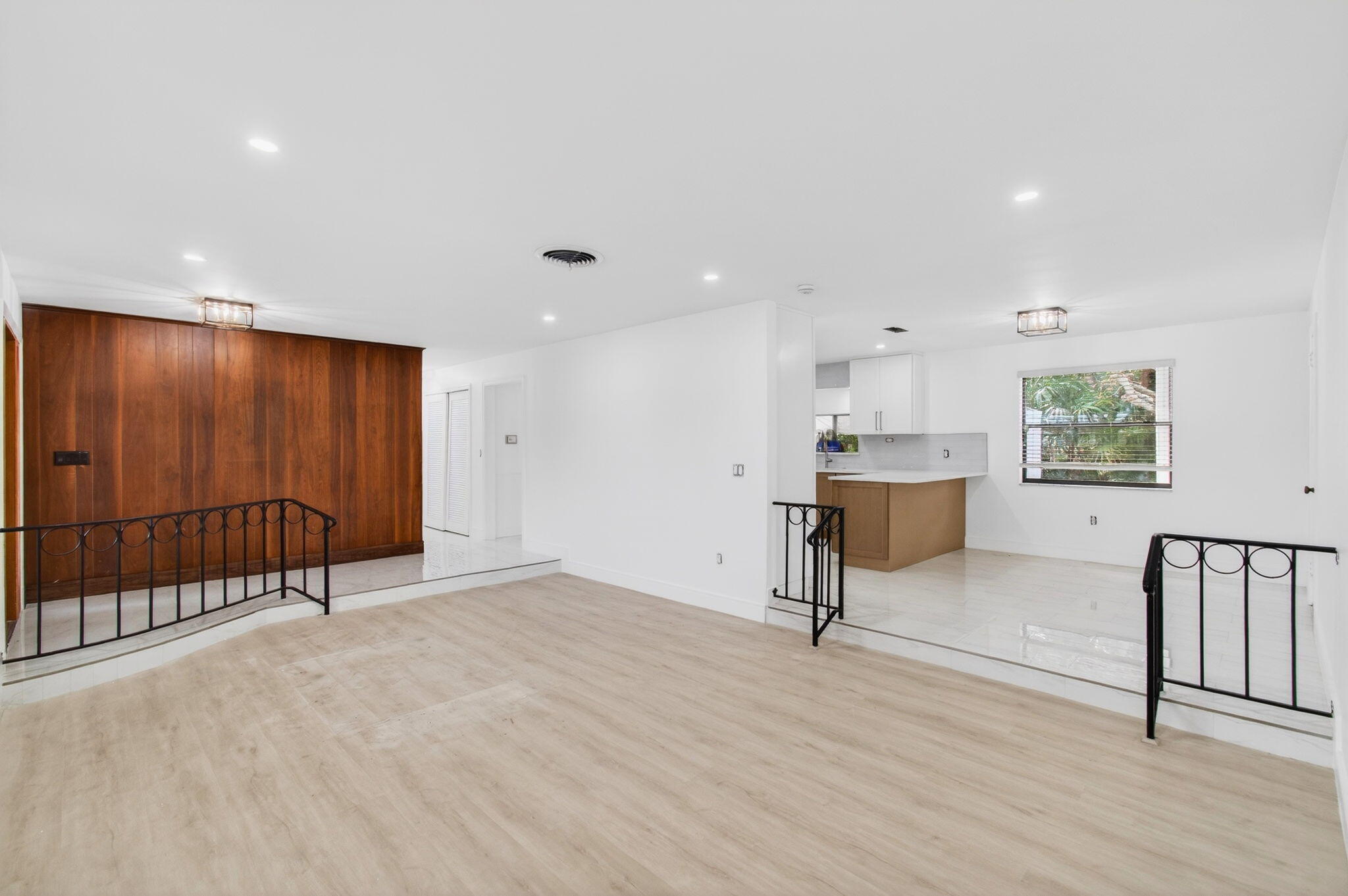 LAKE OSBORNE TERRACE - Residential