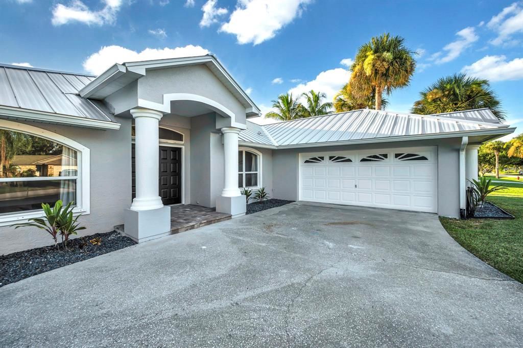 Photo of 1035 47th Avenue SW, Vero Beach, FL 32968 (MLS # R10737908)