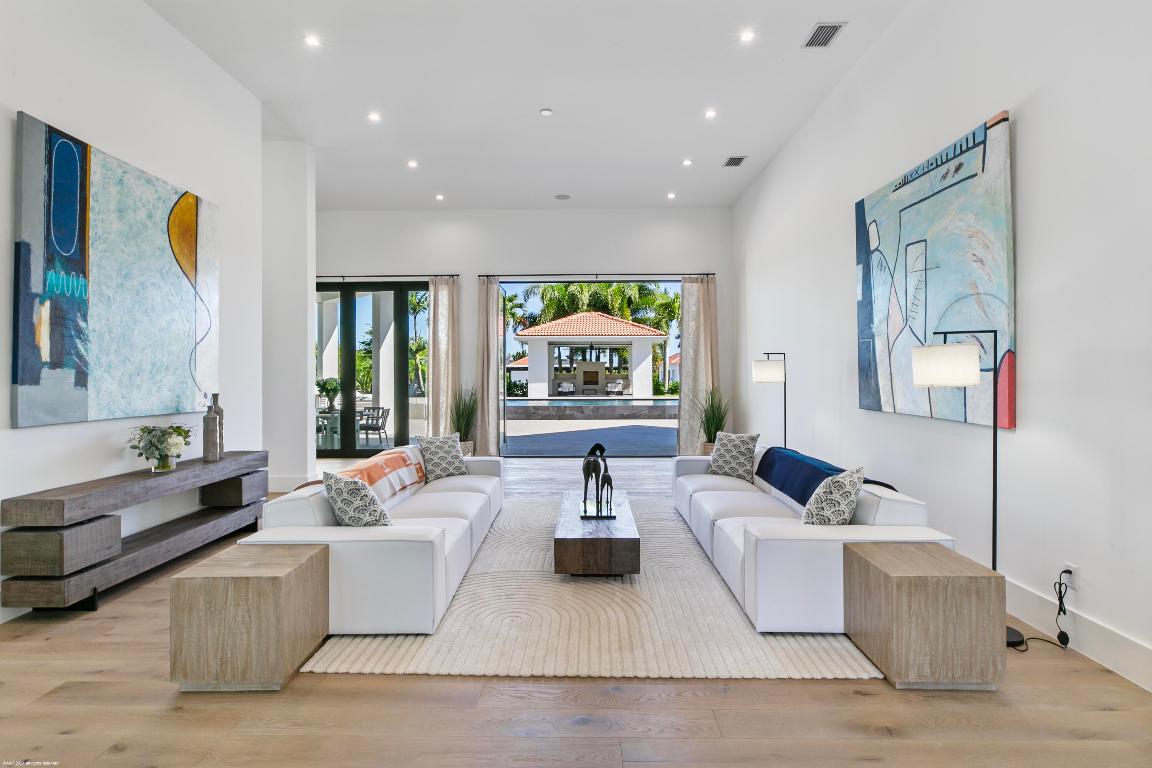 PALM BEACH POINT - Residential