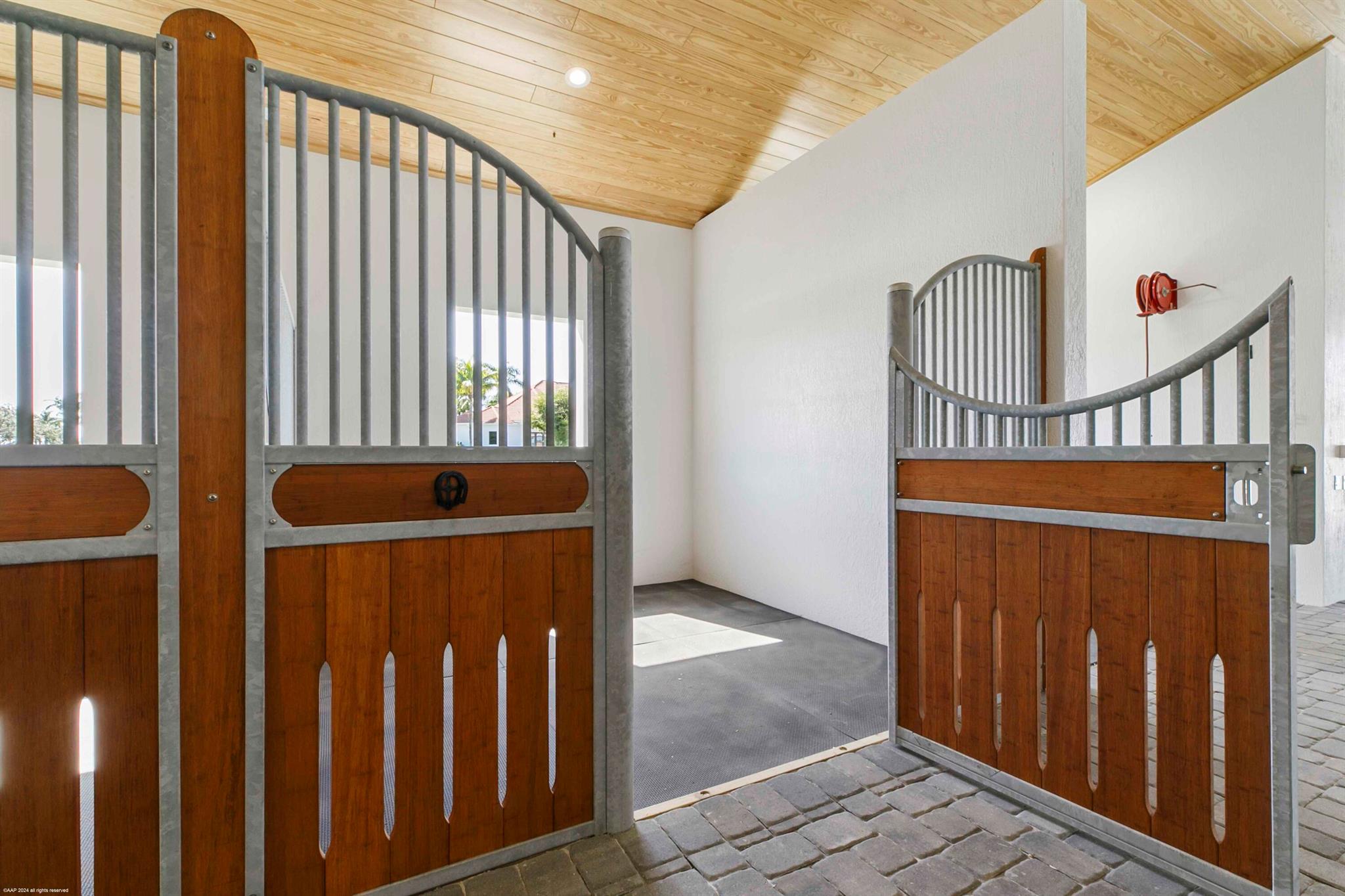 PALM BEACH POINT - Residential