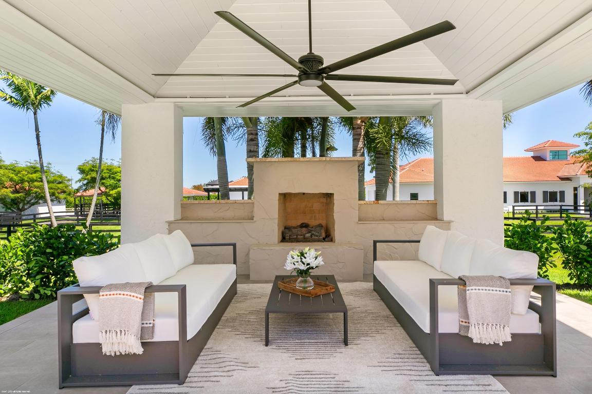 PALM BEACH POINT - Residential