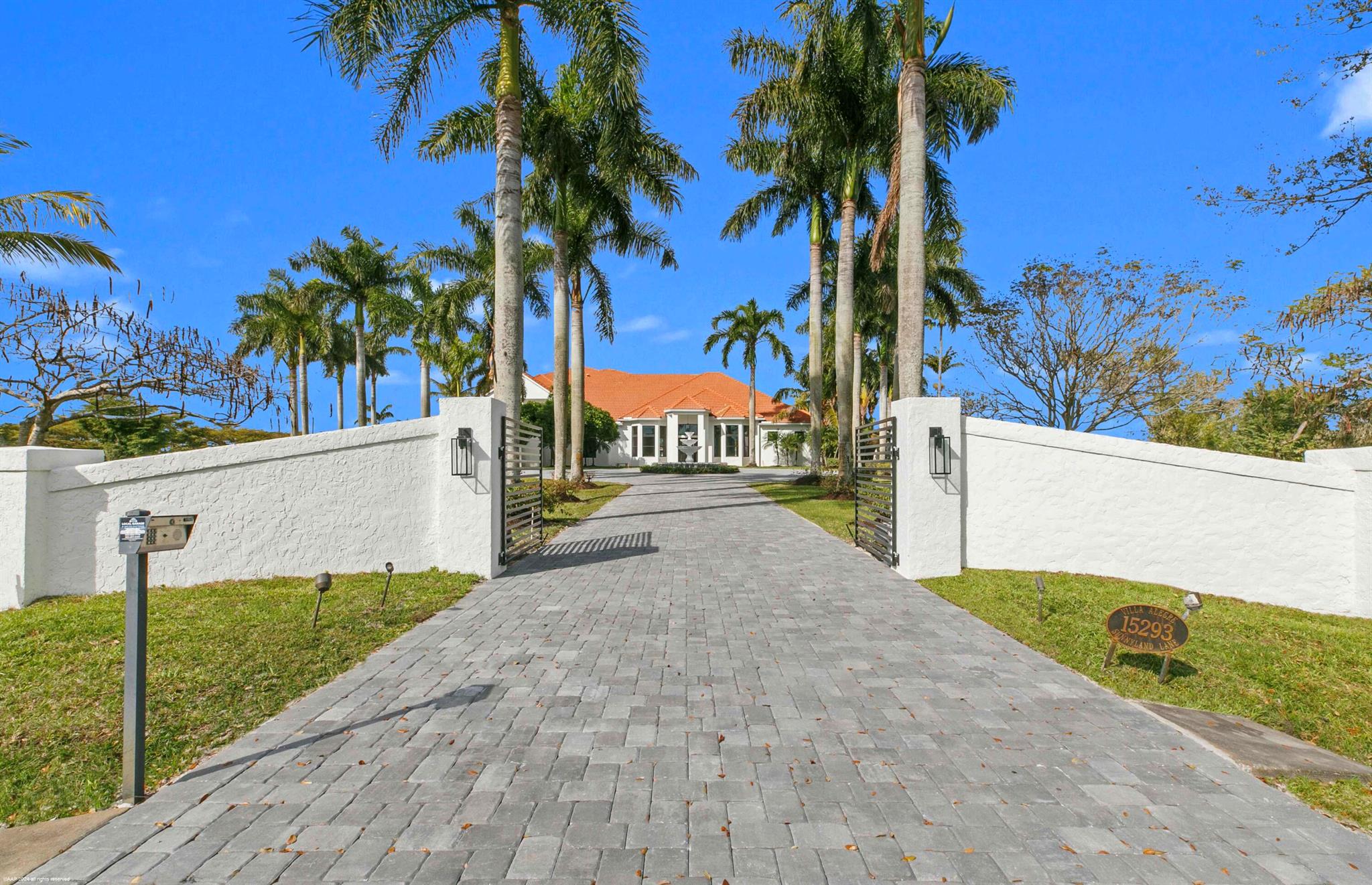 PALM BEACH POINT - Residential