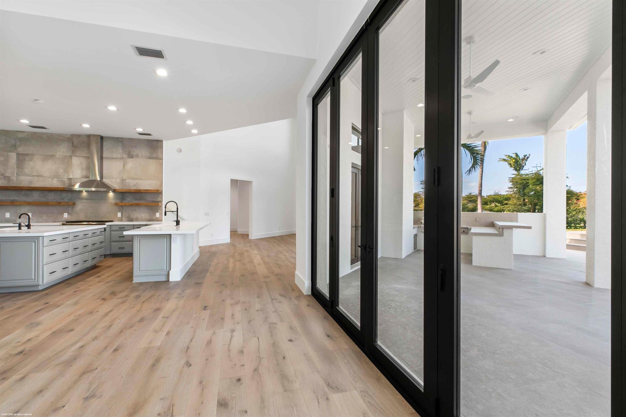 PALM BEACH POINT - Residential