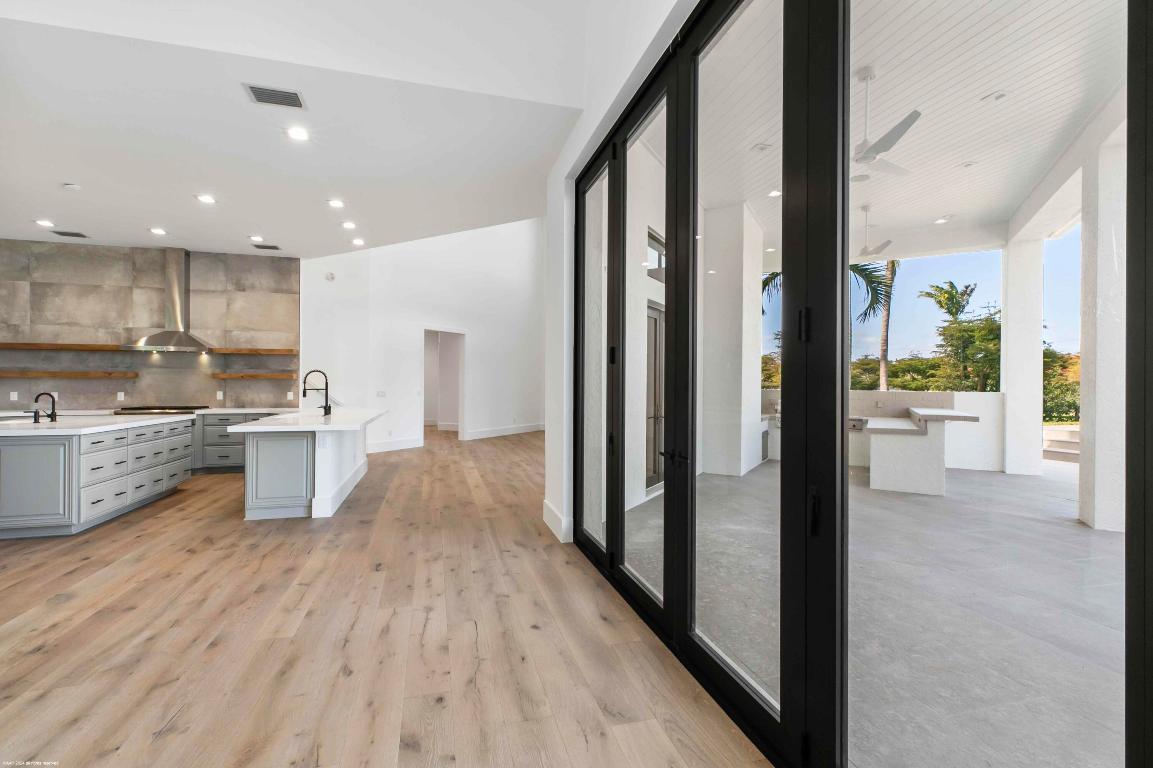 PALM BEACH POINT - Residential