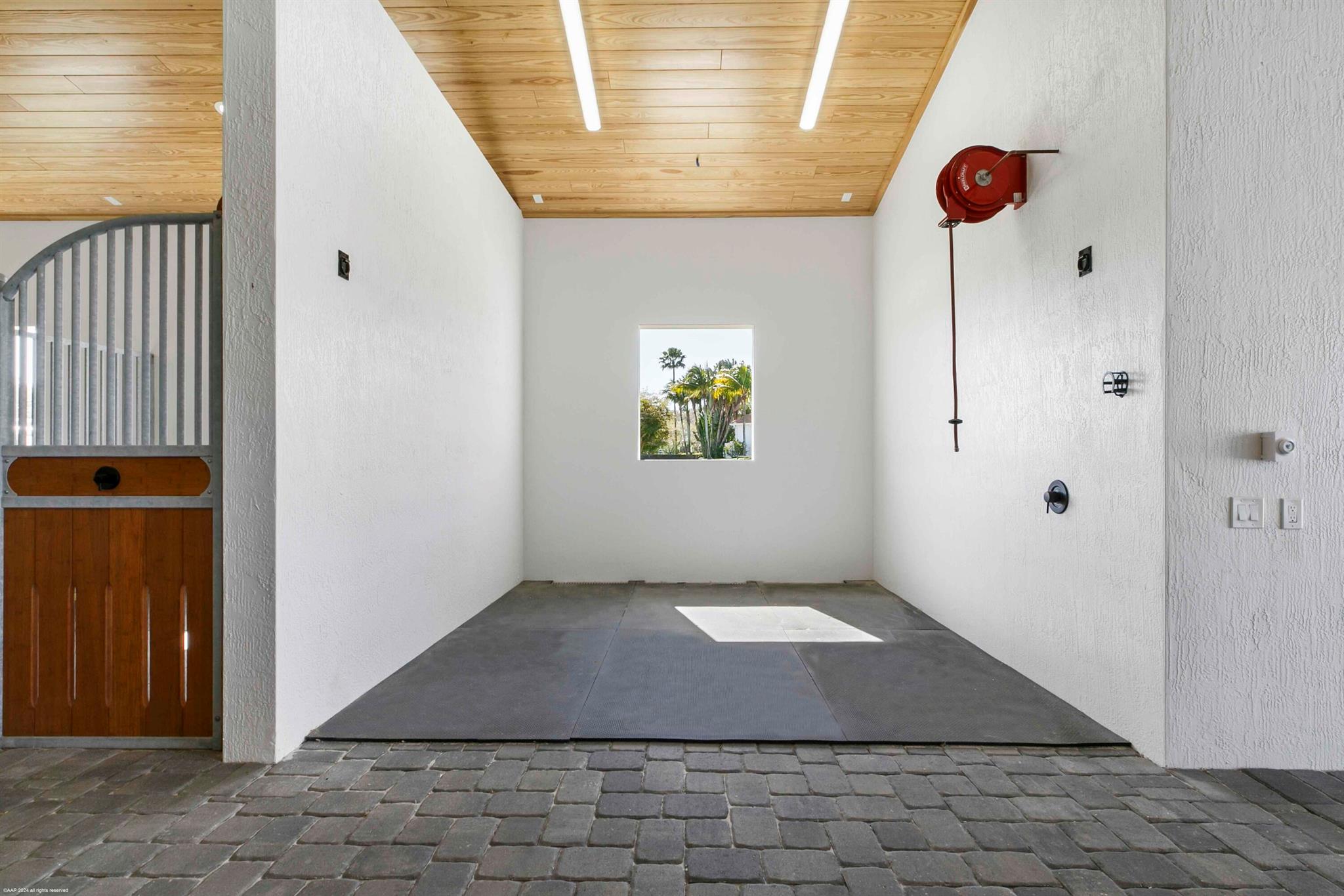 PALM BEACH POINT - Residential