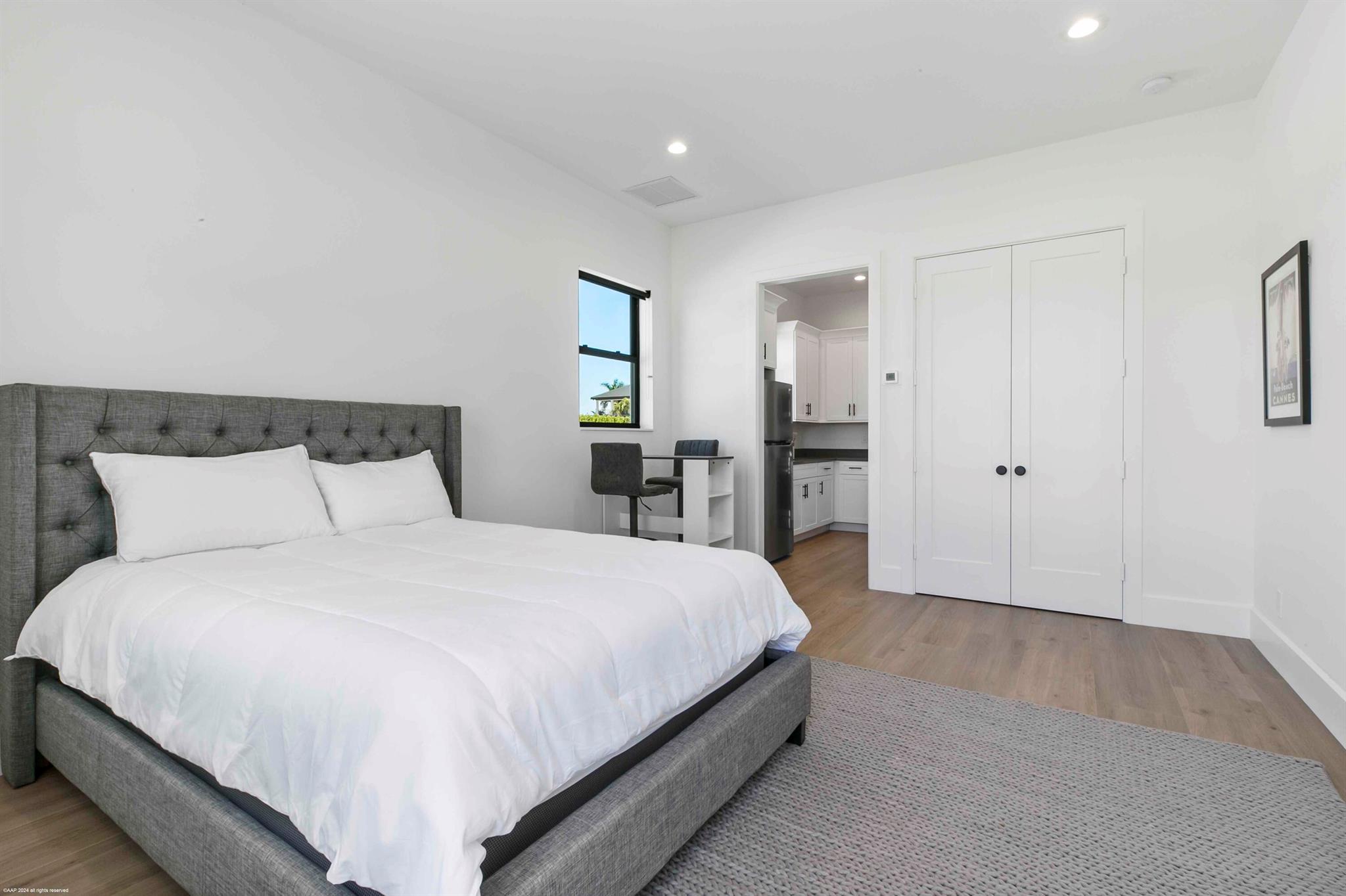 PALM BEACH POINT - Residential