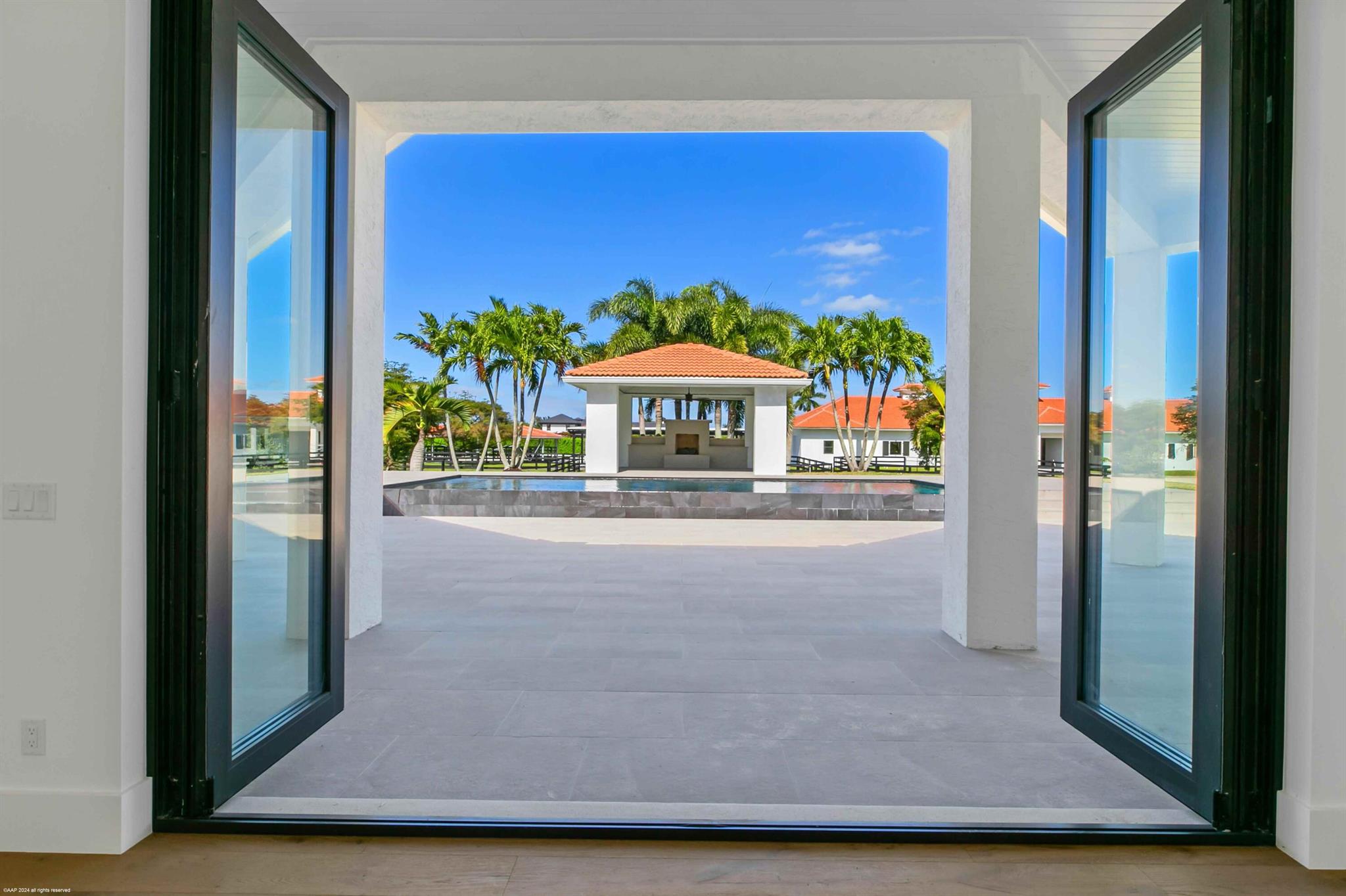 PALM BEACH POINT - Residential