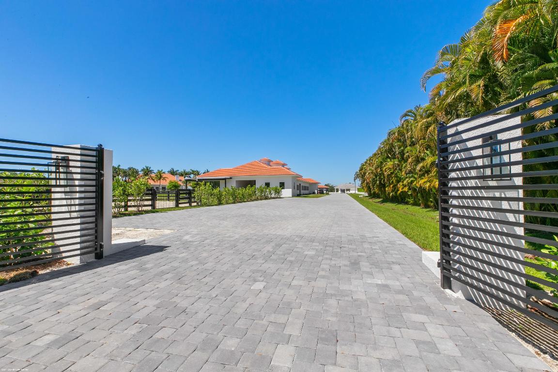 PALM BEACH POINT - Residential