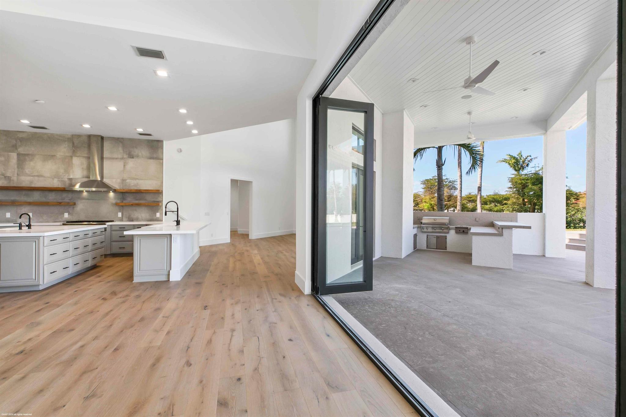 PALM BEACH POINT - Residential