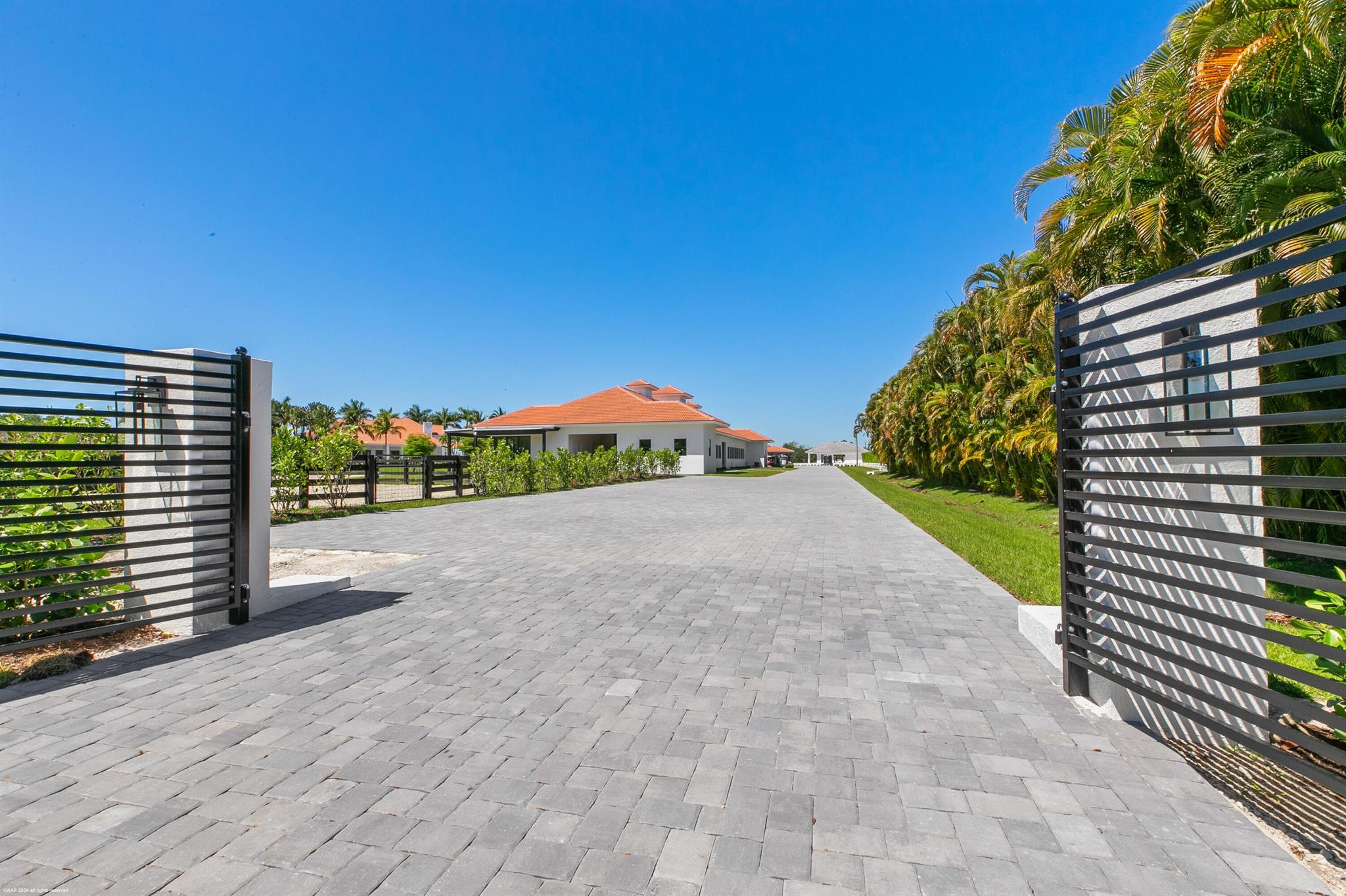 PALM BEACH POINT - Residential