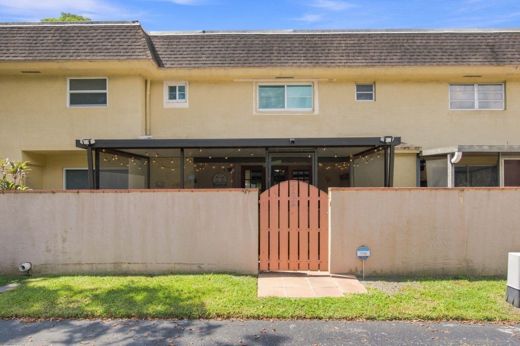 Photo of 7175 Nova Drive, Davie, FL 33317 (MLS # B26077328)