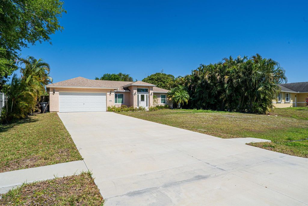 Photo of 537 SW Dauphin Avenue, Port Saint Lucie, FL 34953 (MLS # R11072072)