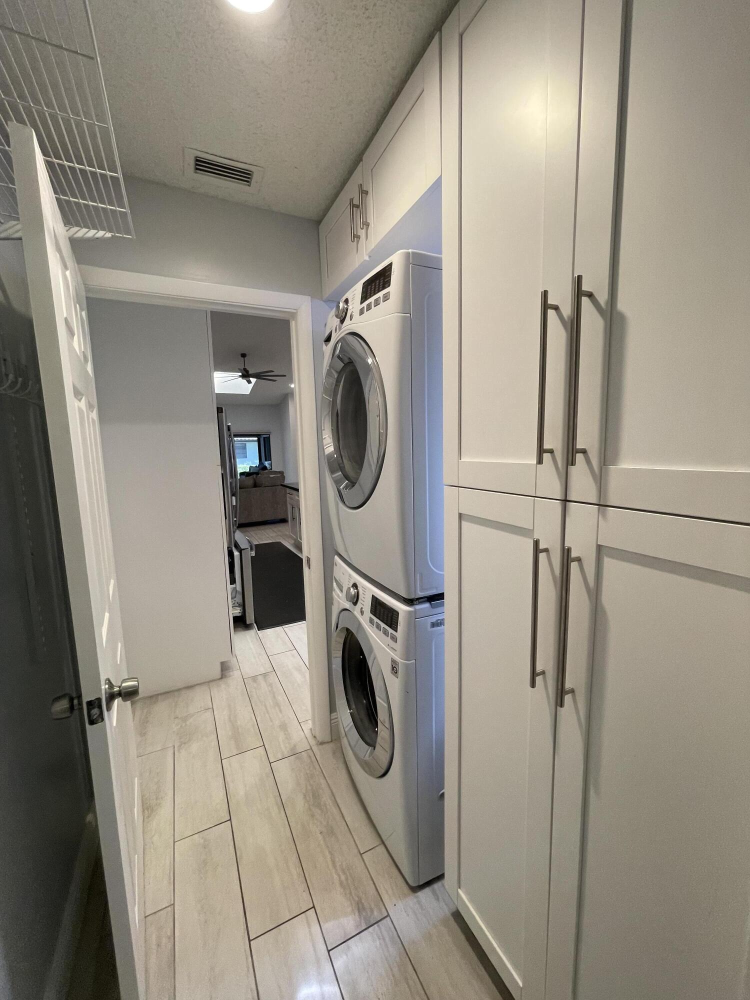 HUNTINGTON POINTE - Residential