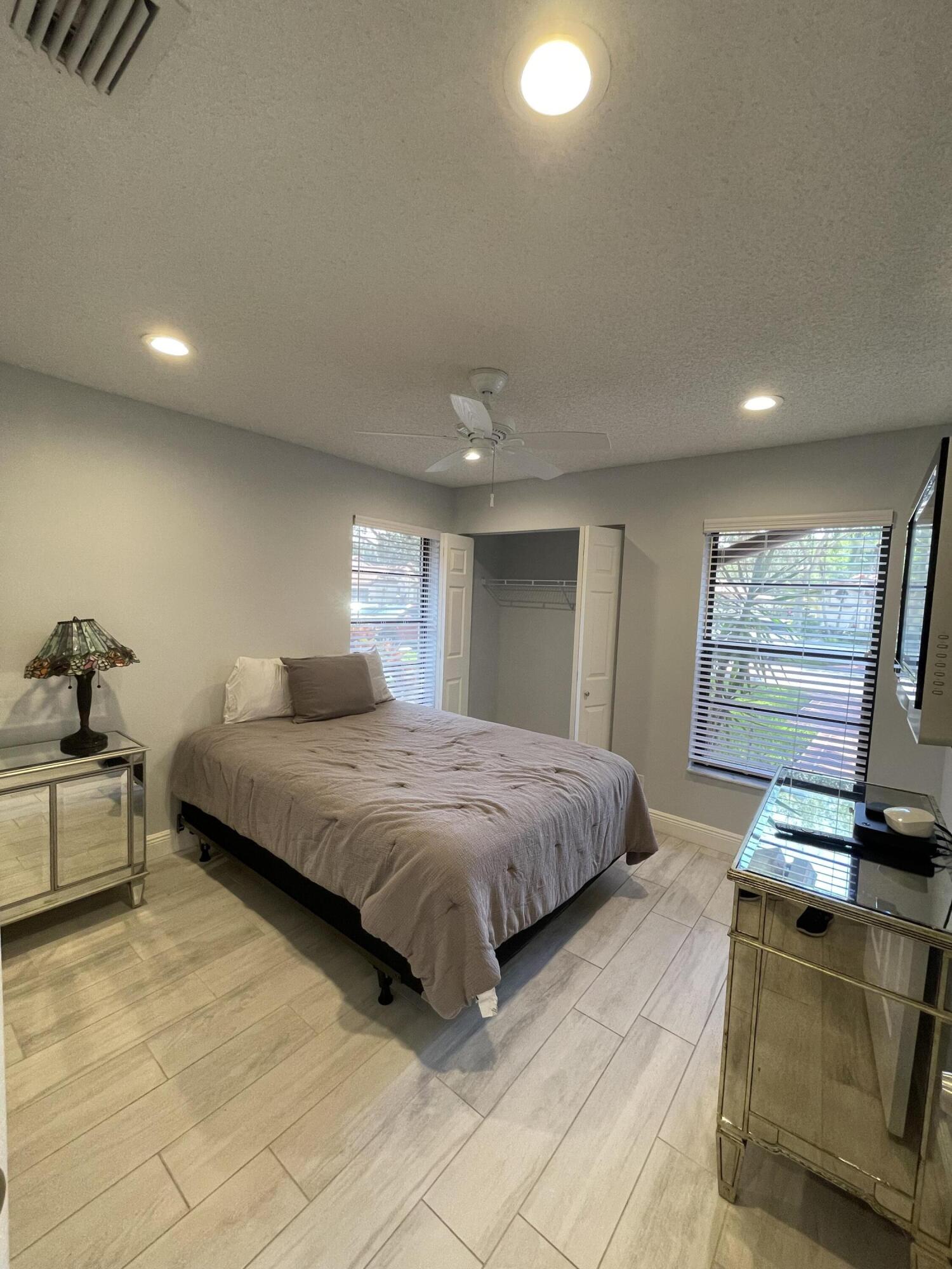 HUNTINGTON POINTE - Residential