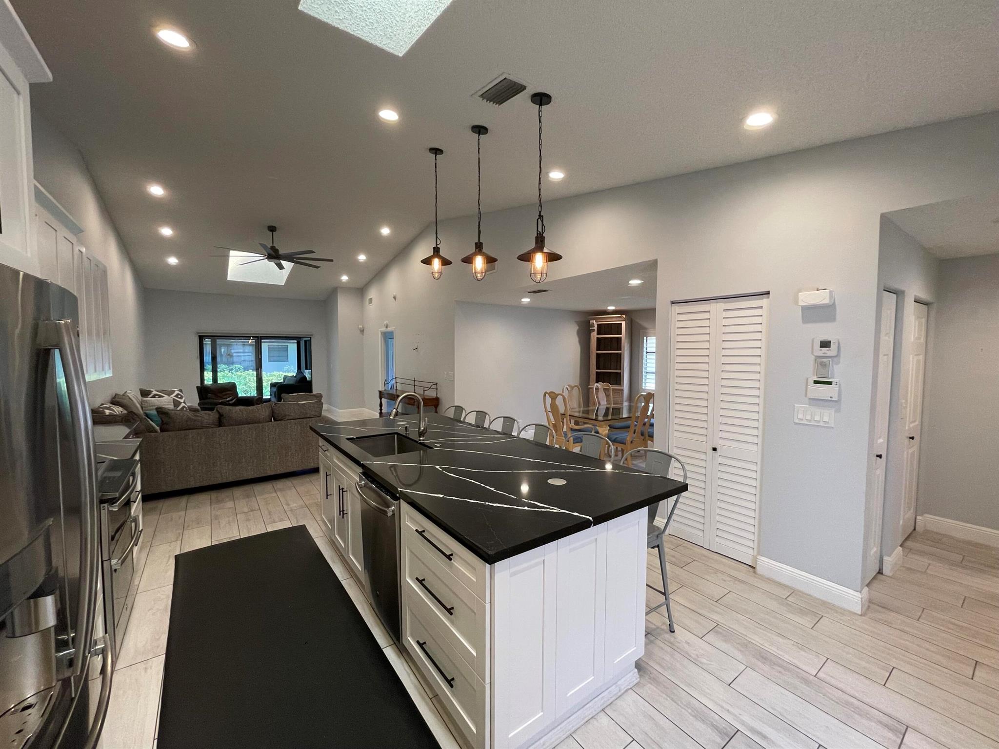 6157 Sunny Pointe Circle