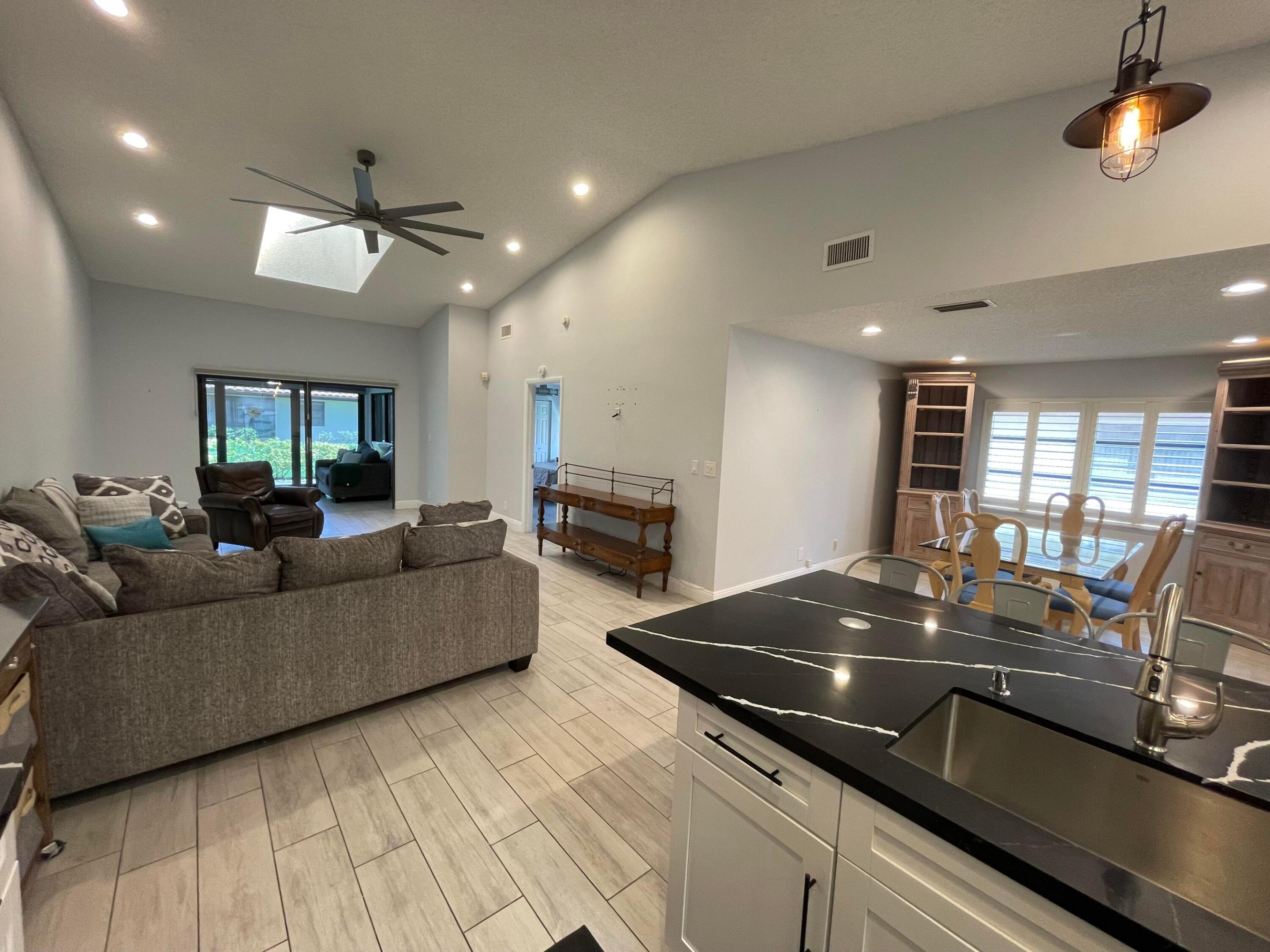 HUNTINGTON POINTE - Residential