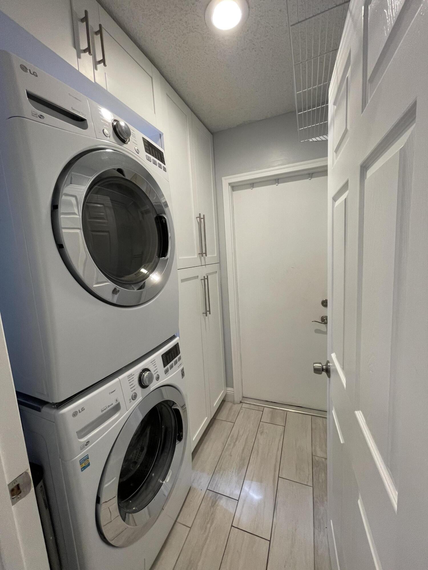 HUNTINGTON POINTE - Residential