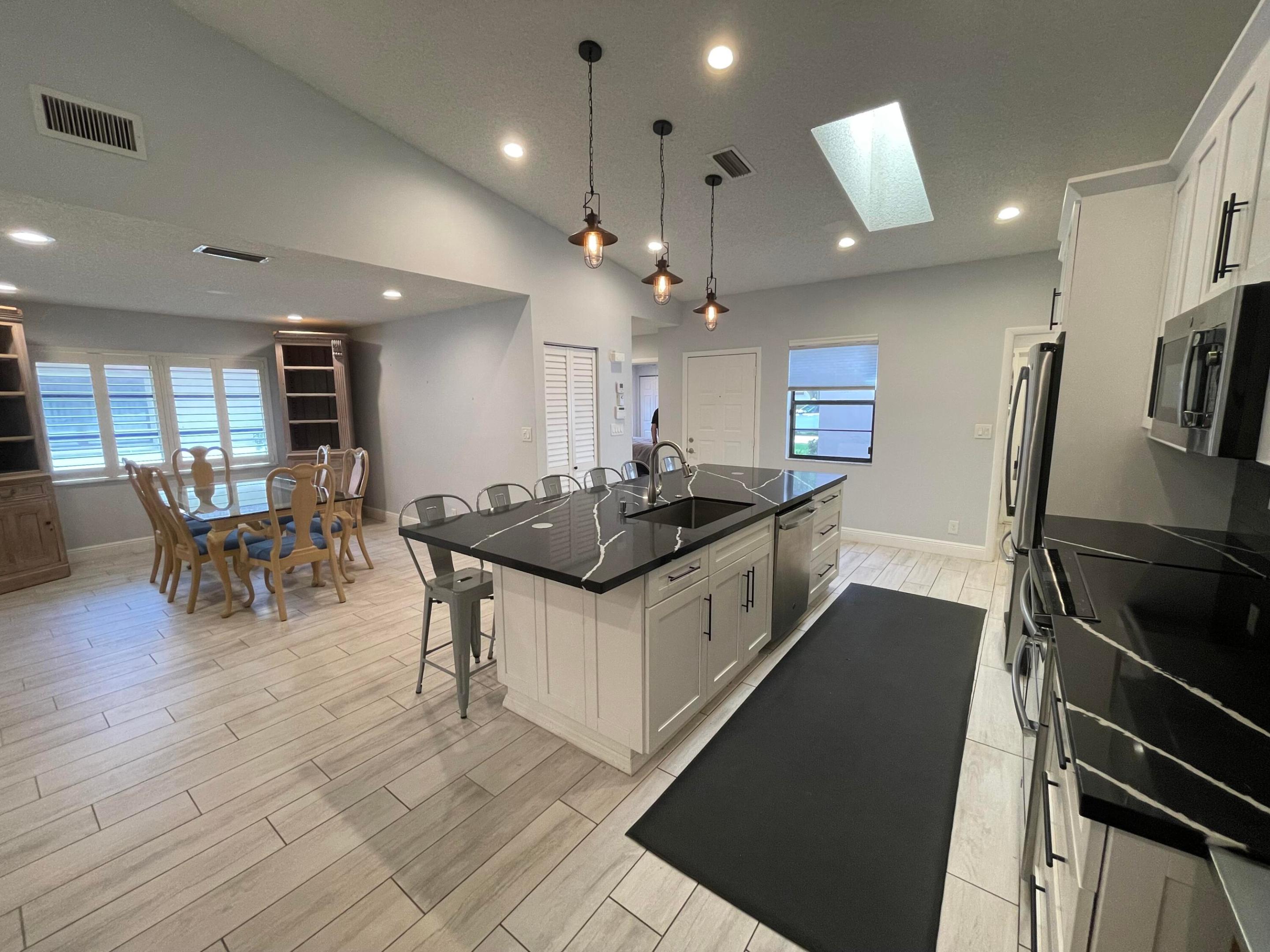 HUNTINGTON POINTE - Residential