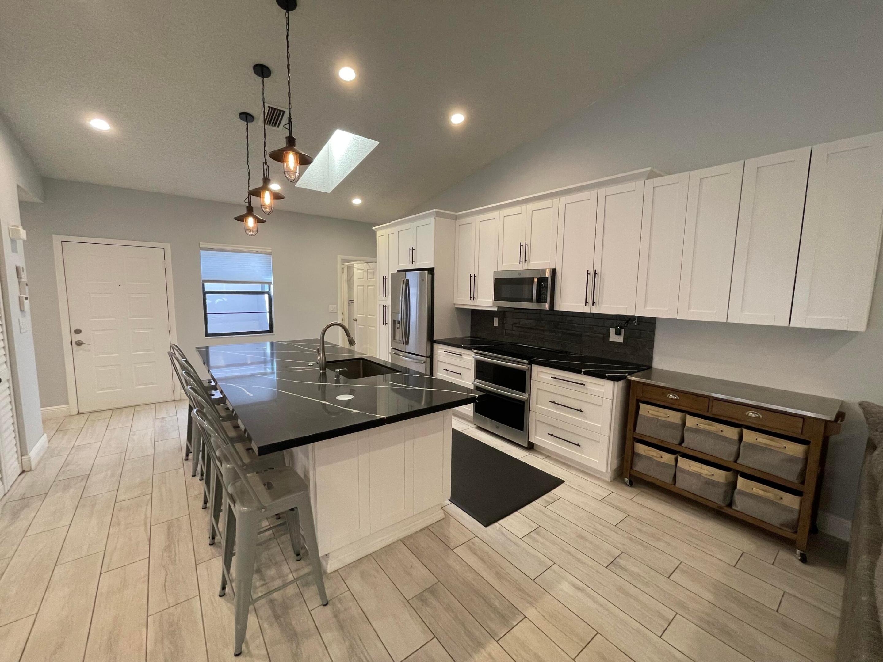 HUNTINGTON POINTE - Residential