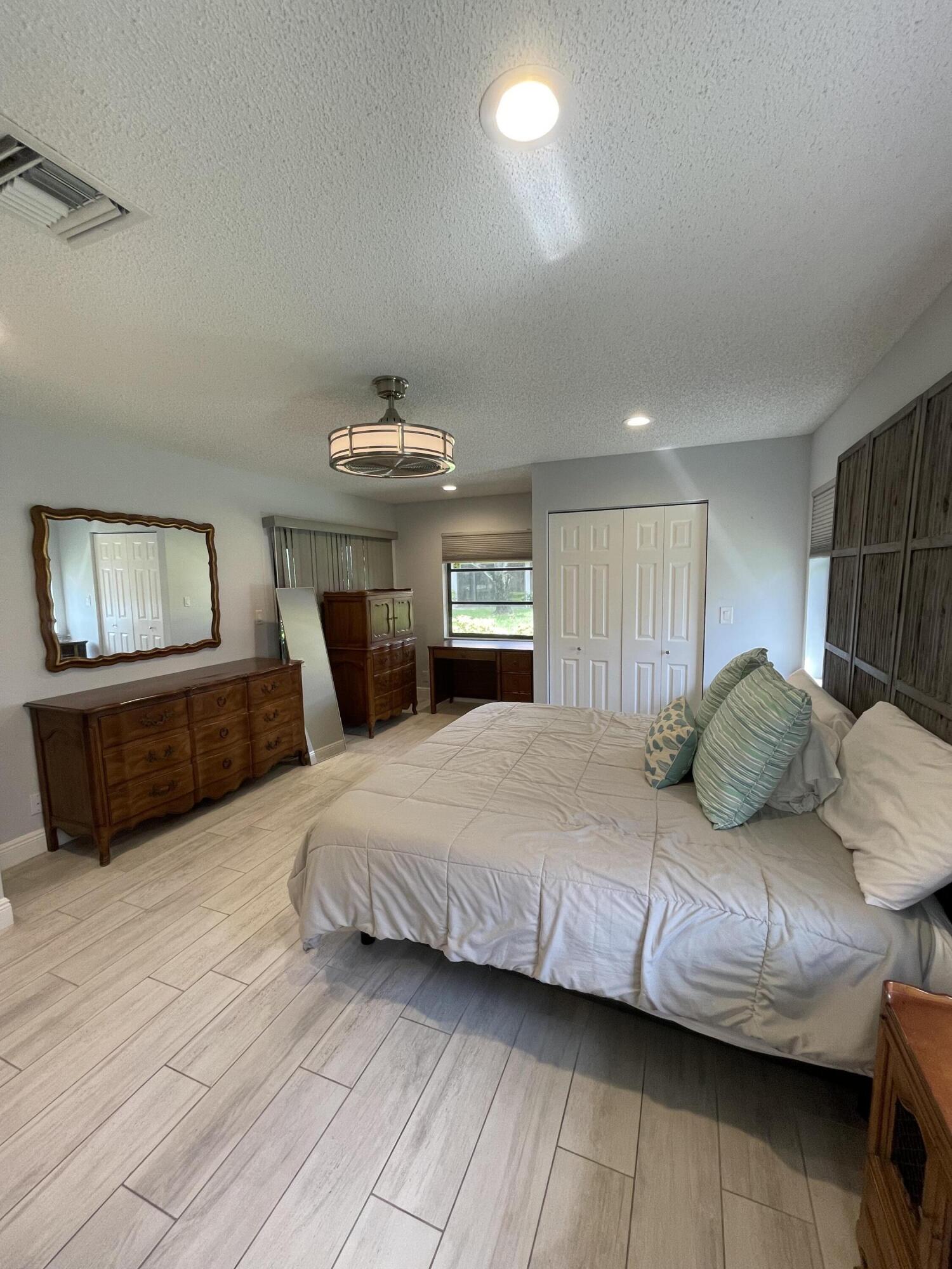 HUNTINGTON POINTE - Residential